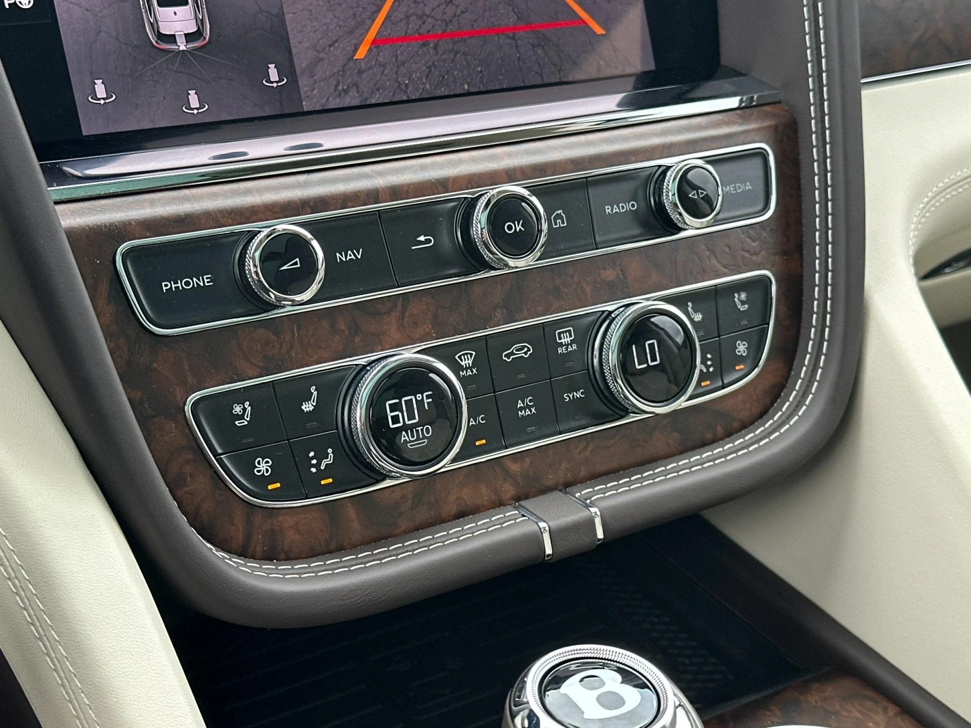 mph023_2576822131_Used_2025_Bentley_Bentayga_V8_1760604355_778bde6a2a