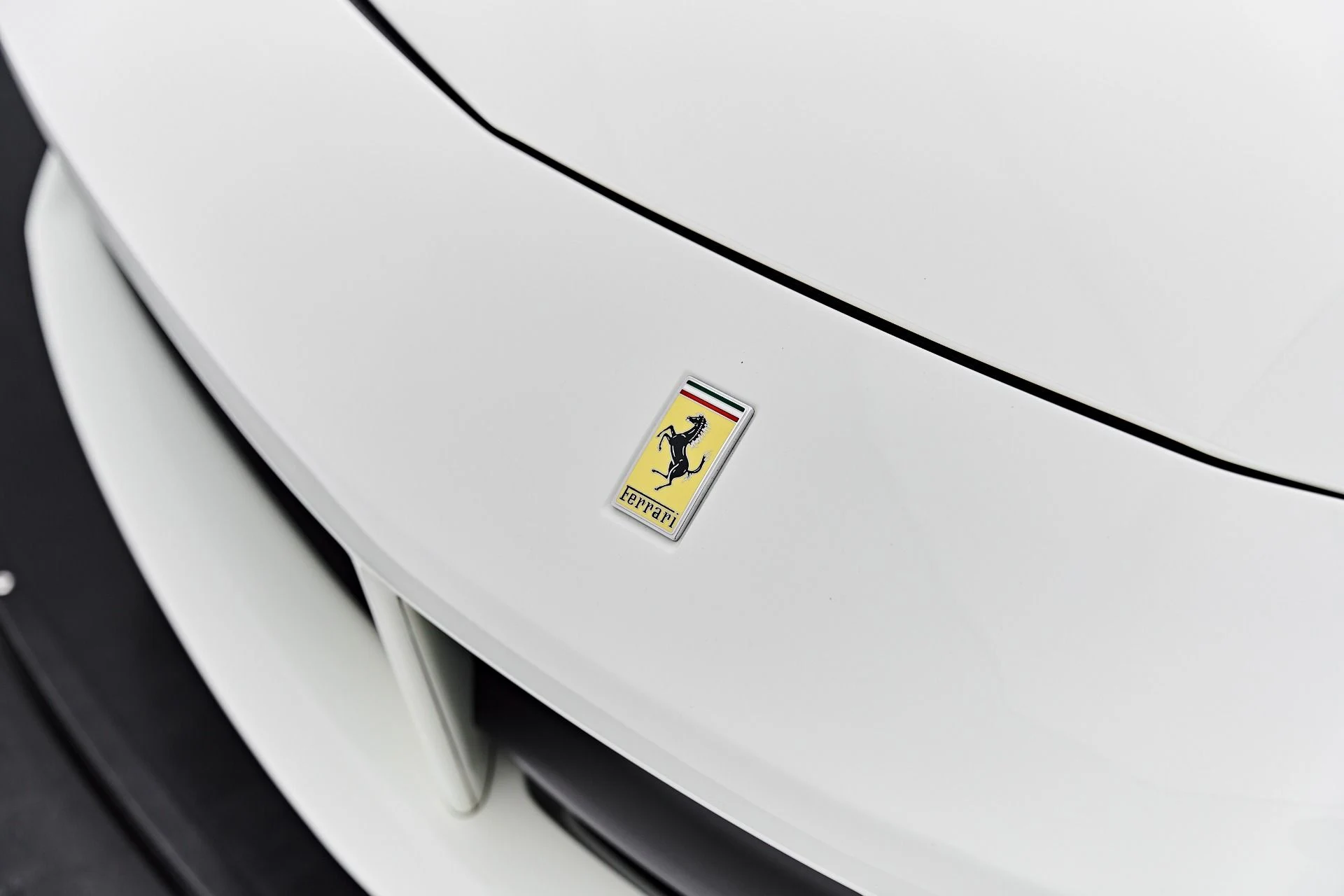 mph023_2584022477_Used_2018_Ferrari_488_Spider_Base_1787888178_0307ea6d28