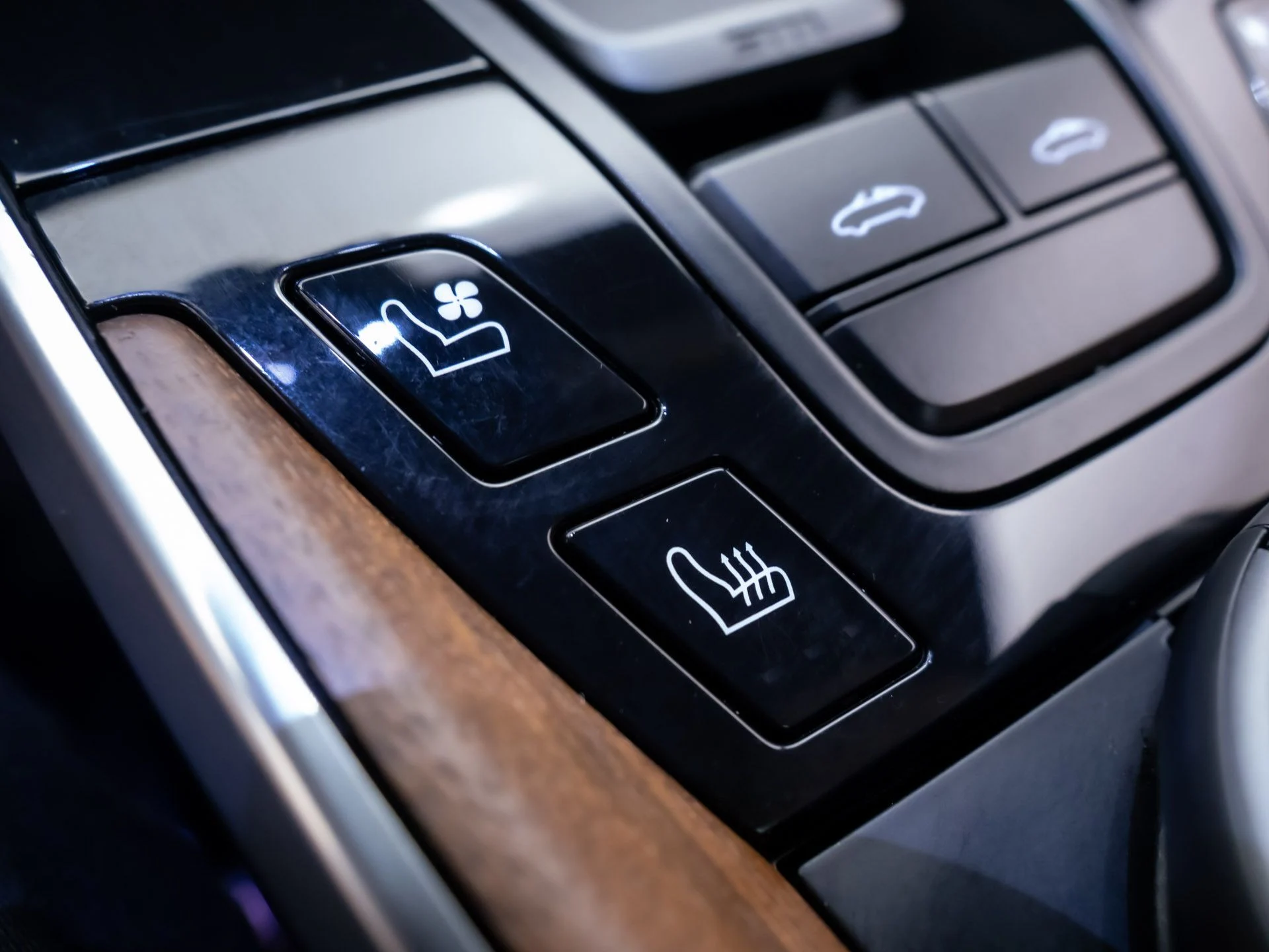 mph023_2597739346_70b67d98eb34215bfe0038e917e1ed21x_a71acd94f9