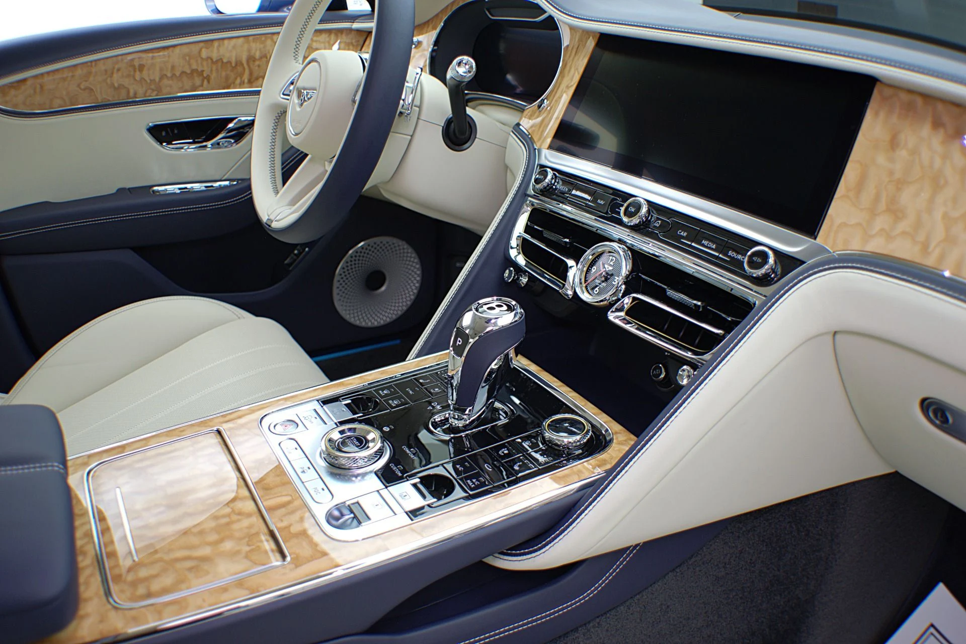 mph023_2599901765_Used_2022_Bentley_Flying_Spur_Hybrid_4a14d226fc