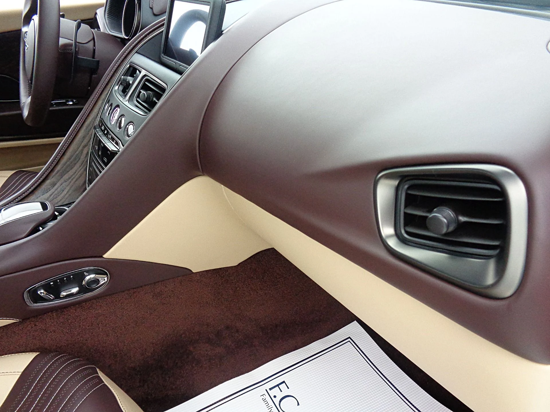 mph023_2600642117_Used_2018_Aston_Martin_DB_11_V12_Coupe_2bc933975e