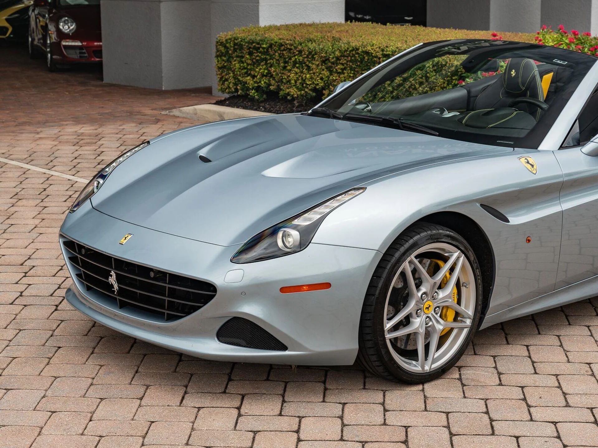 mph023_2602375854_Used_2016_Ferrari_California_T_1785949662_36c989e89f