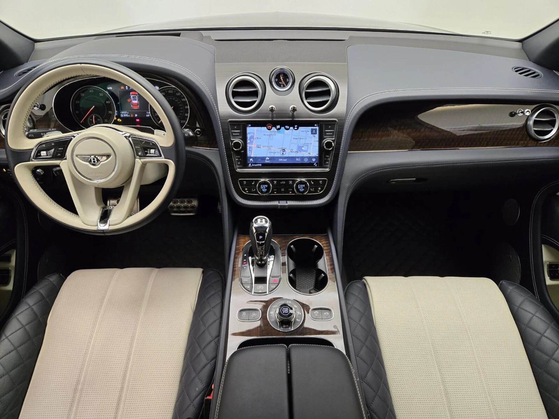 mph023_2613906004_Used_2018_Bentley_Bentayga_1760597643_4f3debdcf9