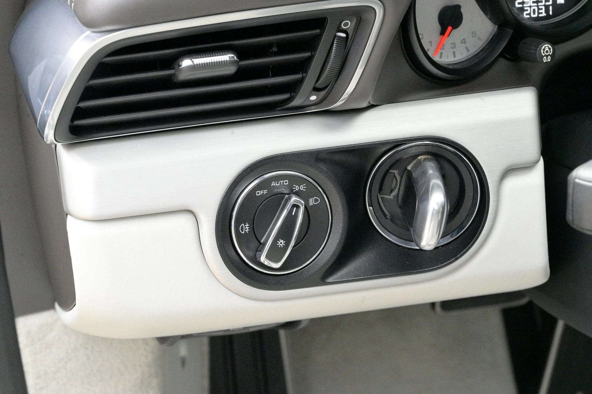 mph023_2617742288_cd831f2a695042fb8b01948861ae1dbc_220a35e27b