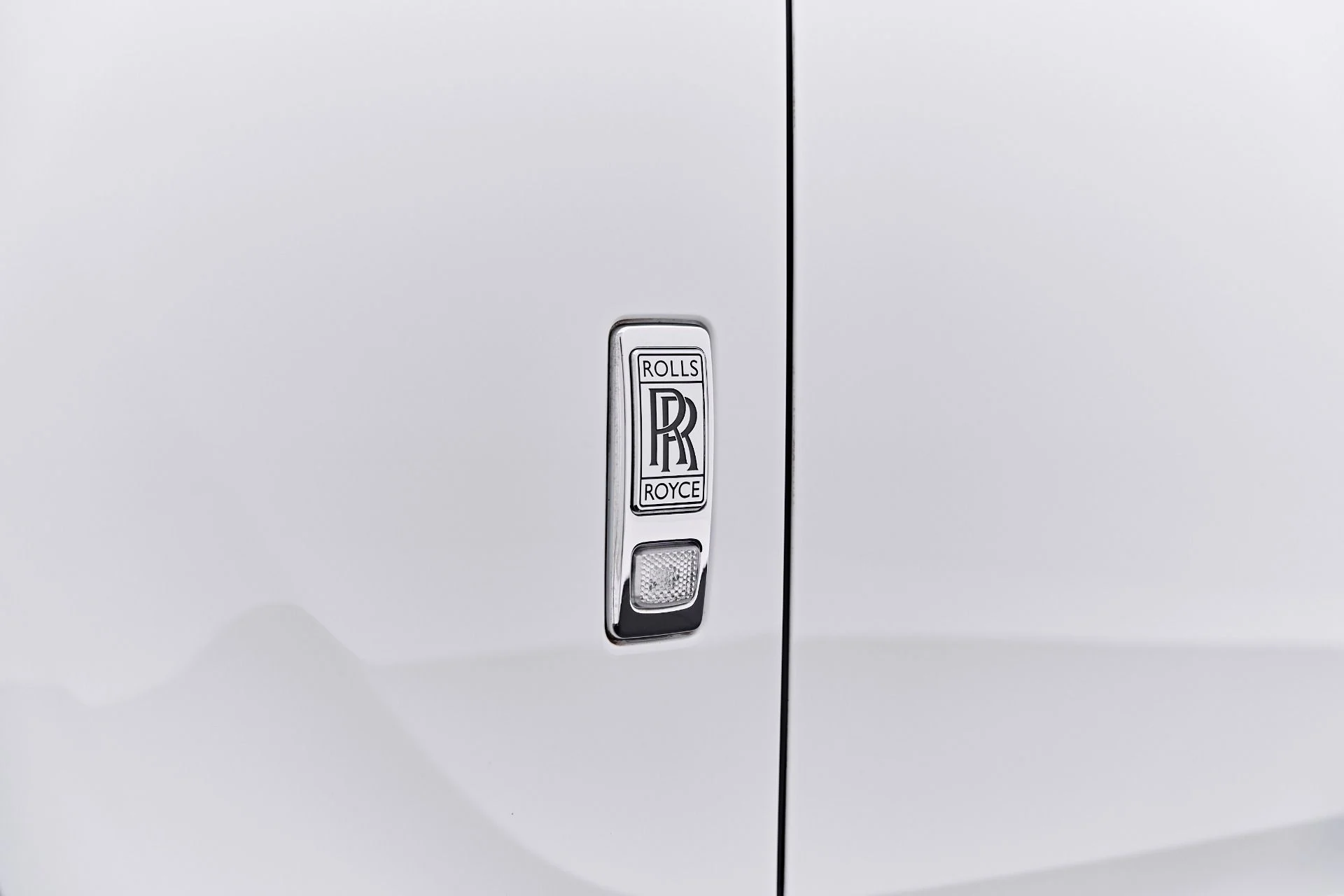 mph023_2631364264_Used_2018_Rolls_Royce_Ghost_Base_1787073537_577e3b28ba
