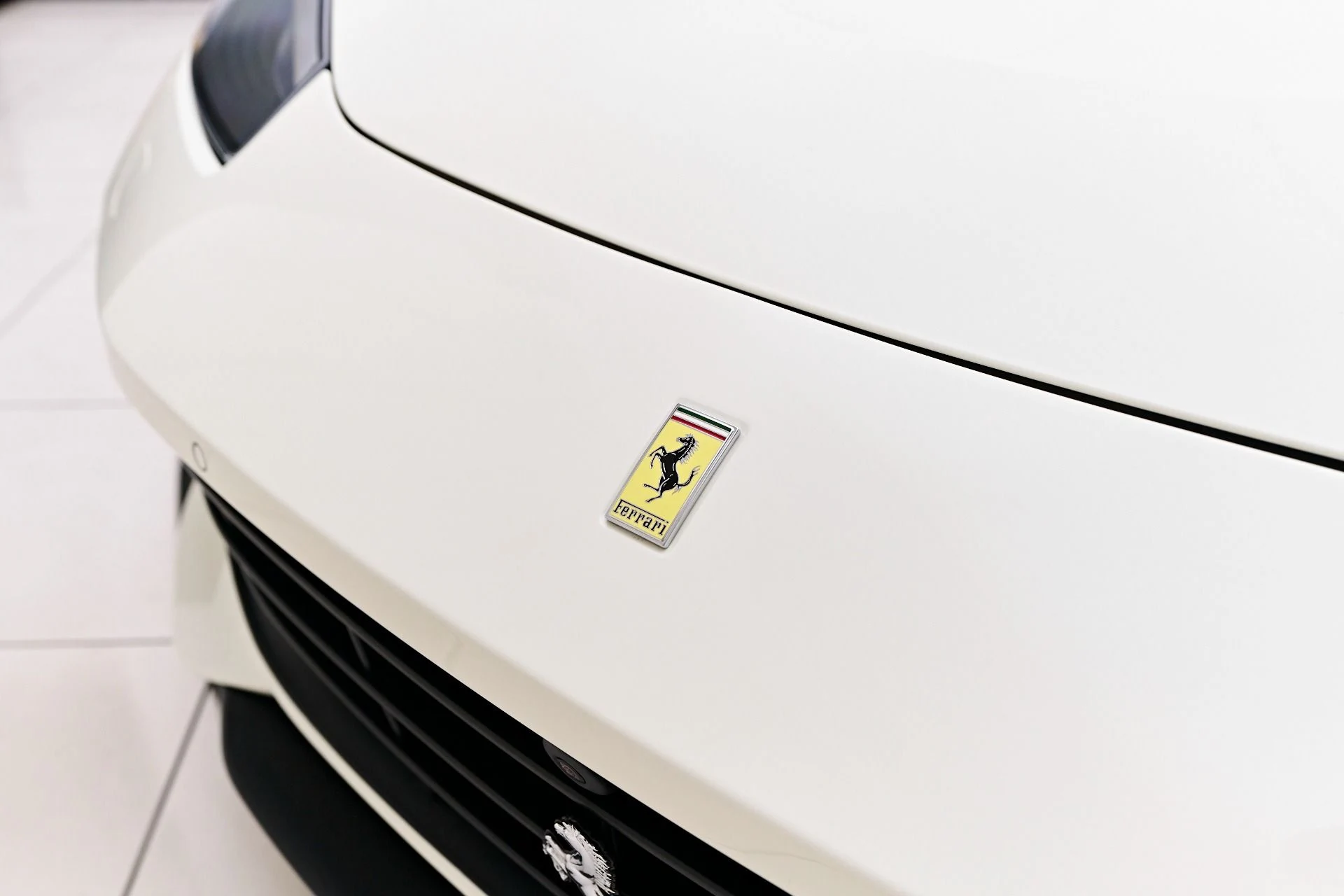 mph023_2636358675_Used_2019_Ferrari_GTC_4_Lusso_T_1758850852_07abe57a2b