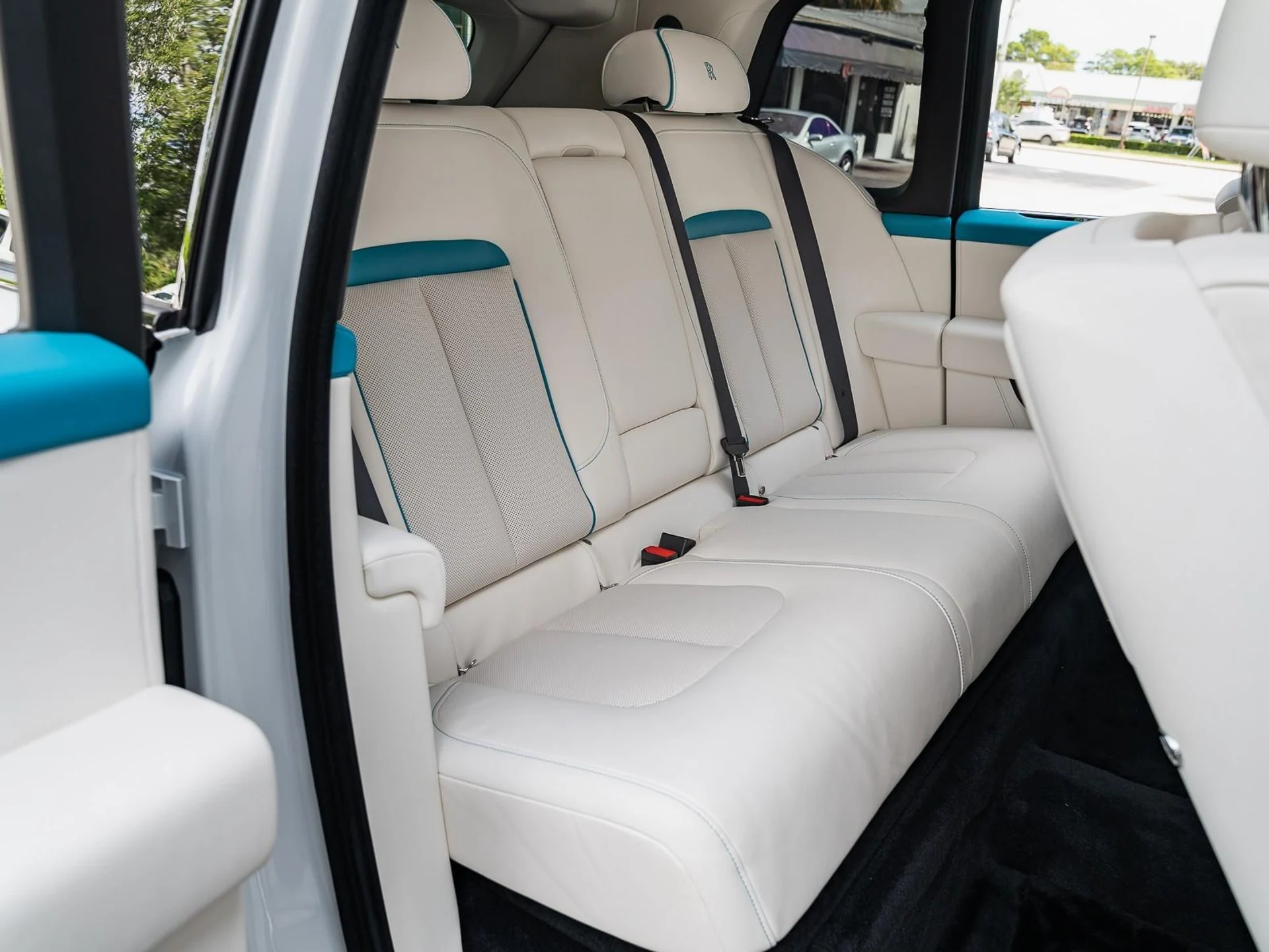 mph023_2636527281_Used_2023_Rolls_Royce_Cullinan_1761685674_8d0c5ddbd3