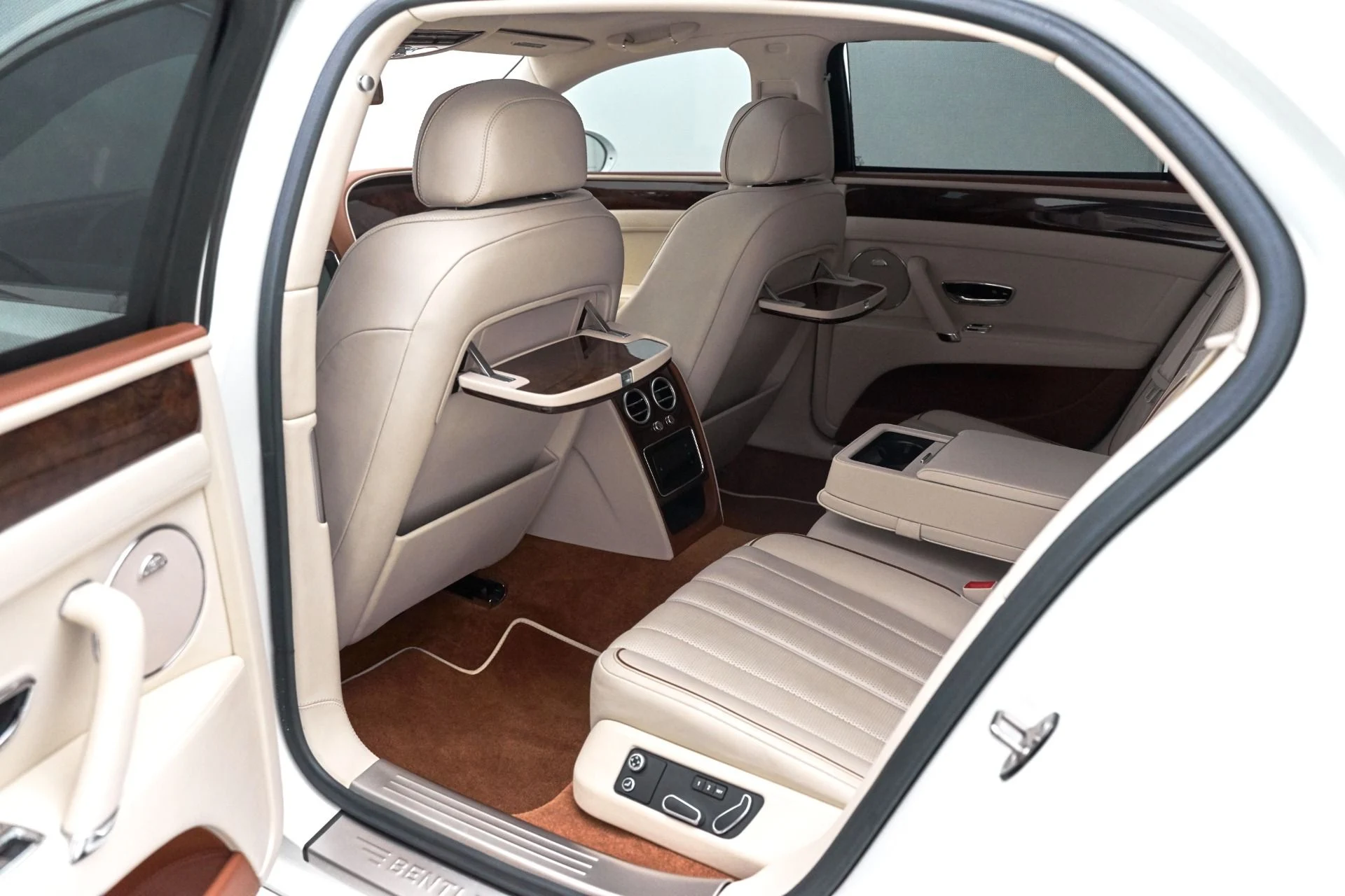 mph023_2640513657_Used_2015_Bentley_Flying_Spur_V8_1615575338_684c6fe2aa