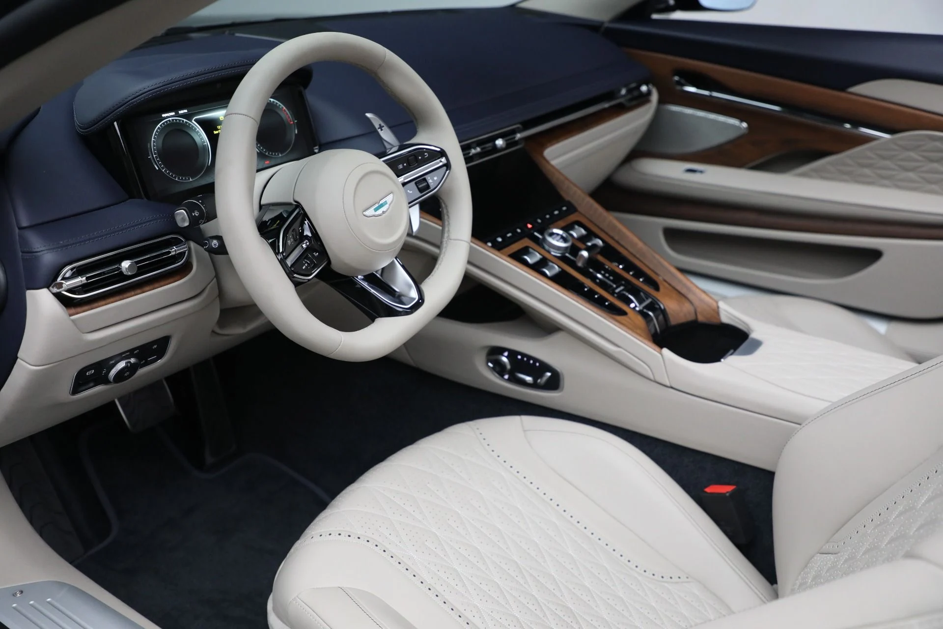 mph023_2642846775_New_2025_Aston_Martin_DB_12_Volante_6db15131a1