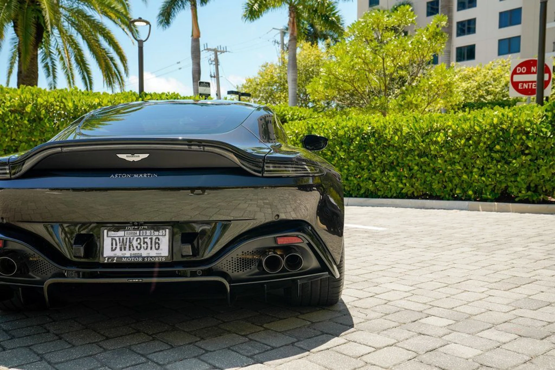 mph023_2645228322_used_2021_aston_martin_vantage_coupemanual_14354_22900621_24_1024_4a604b1080