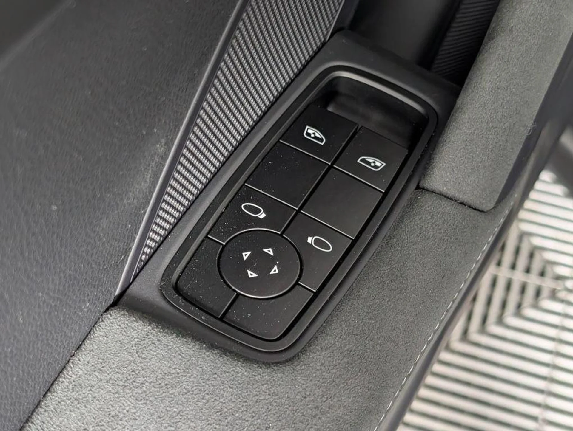 mph023_2651784466_e_Rz_Tic_nhylx_Z10_Sbav_Vy_Apimbc_3329e3607b