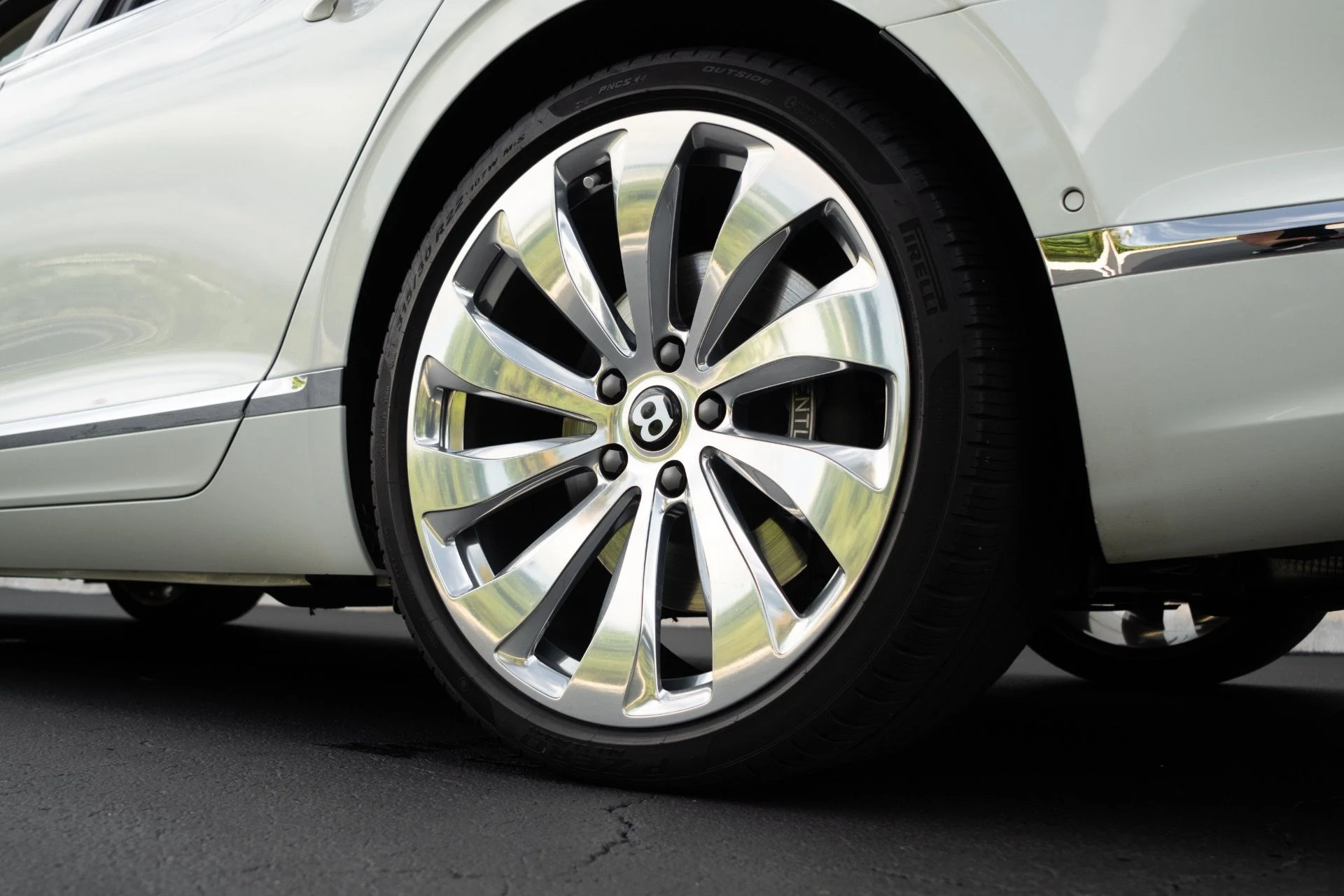 mph023_2656556646_Used_2021_Bentley_Flying_Spur_W12_1764866483_f3aeeeed33