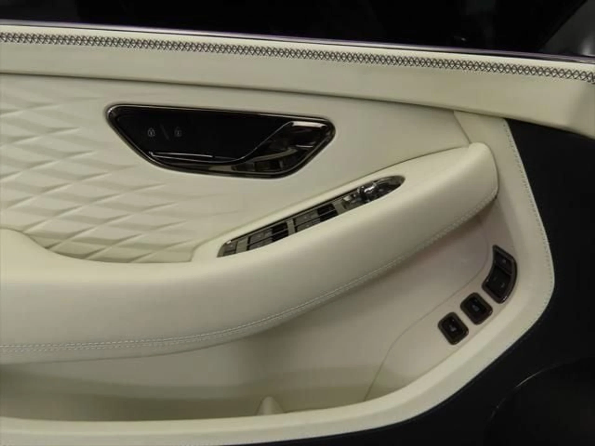 mph023_26620680_new_2026_bentley_continental_gt_azure_8119_22937672_24_640_653b5fcf7a