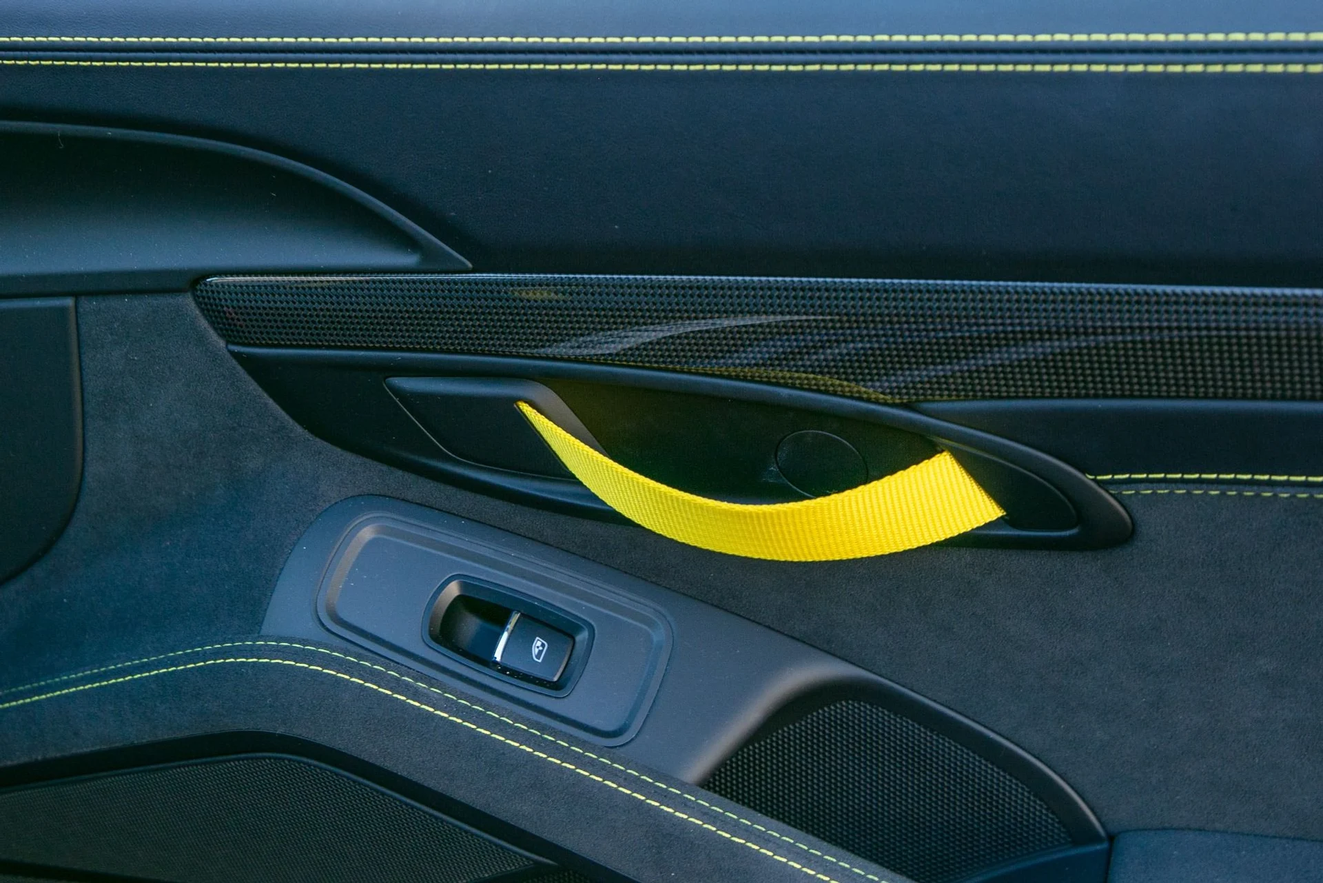 mph023_2664404812_Used_2022_Porsche_718_Cayman_GT_4_1761070750_0b50ae73b2