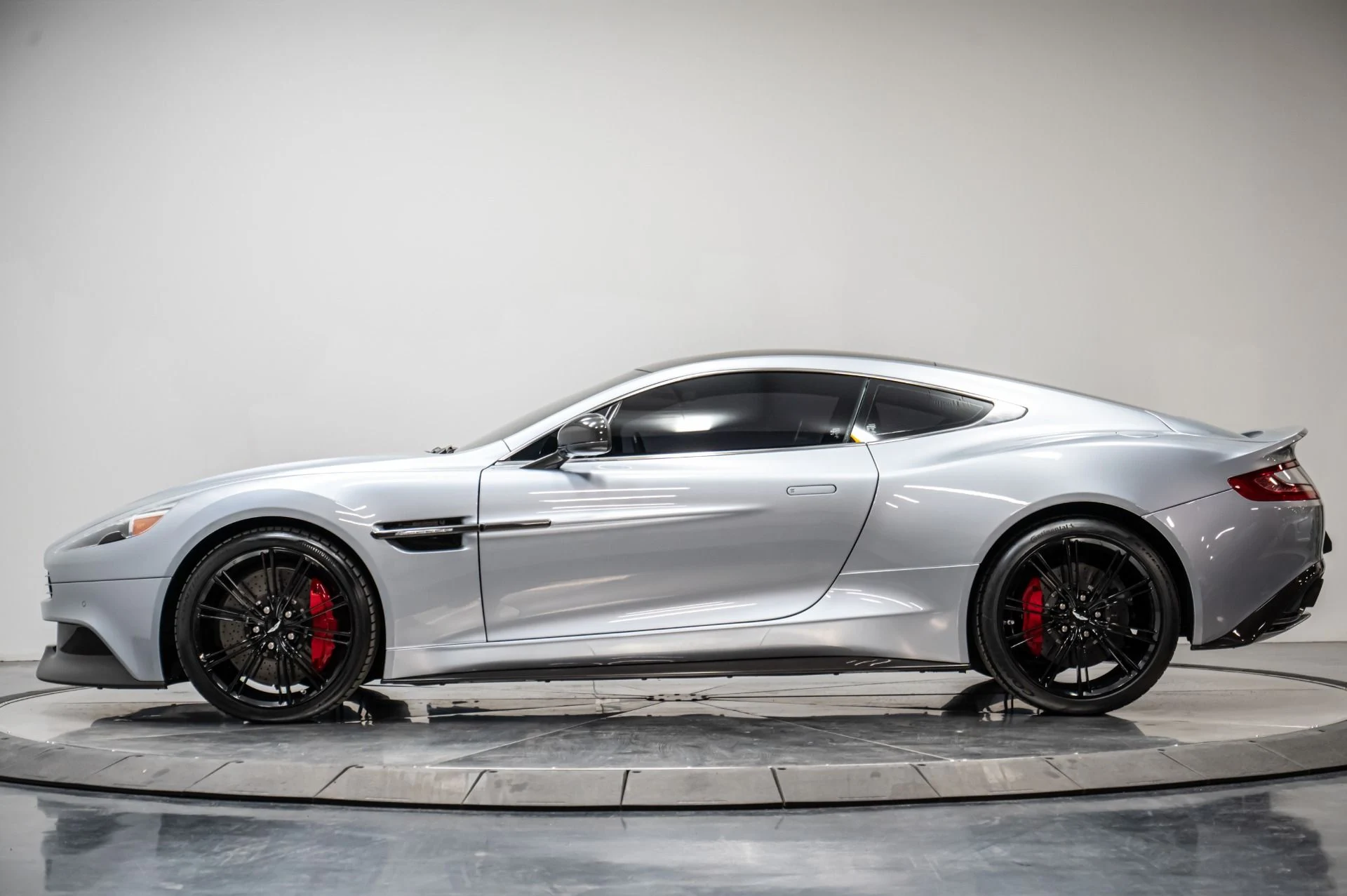 mph023_2668993429_Used_2014_Aston_Martin_Vanquish_V12_1729699077_7c83881d44