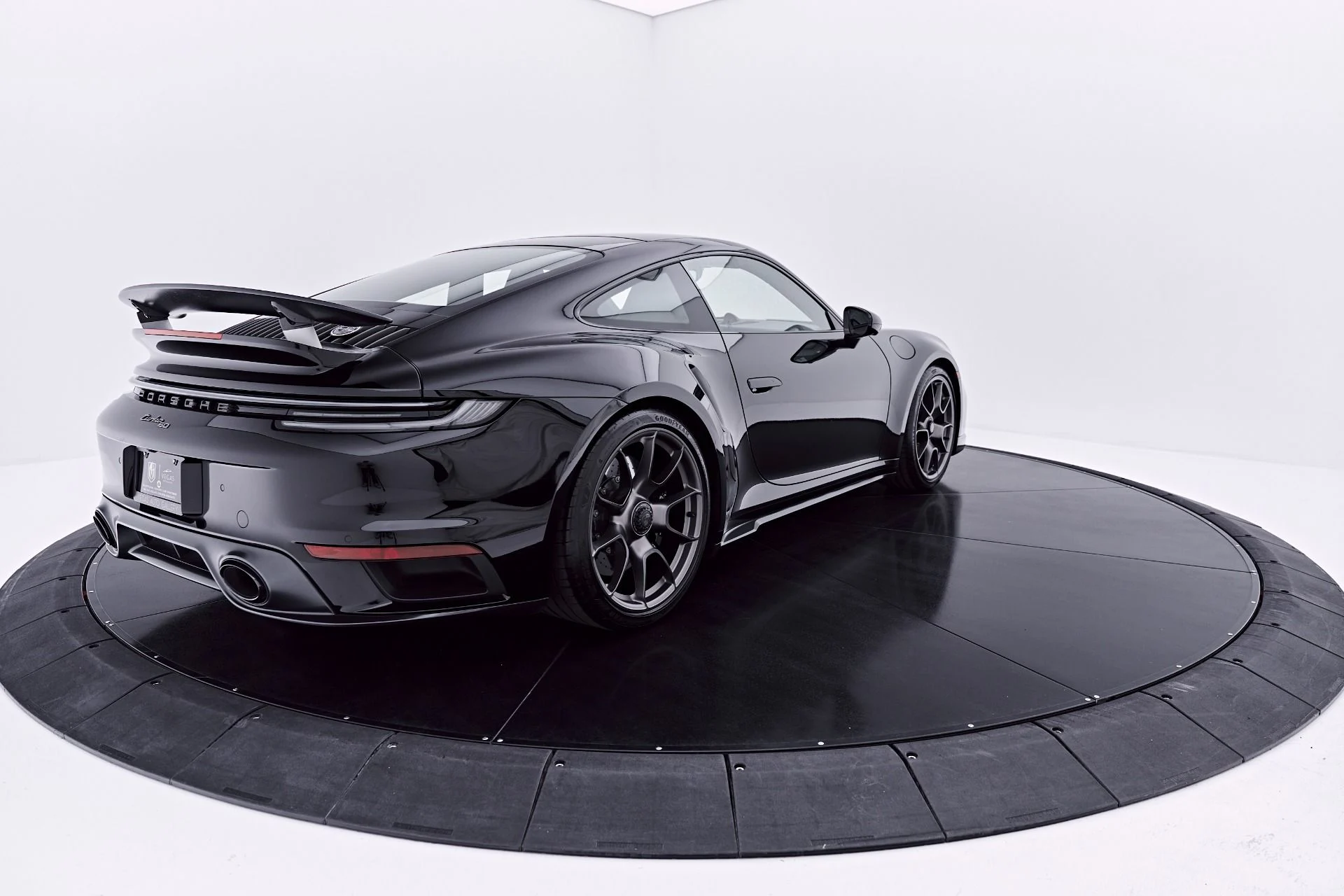 mph023_2684105877_Used_2025_Porsche_911_Turbo_1782870231_4e7eb0a2db