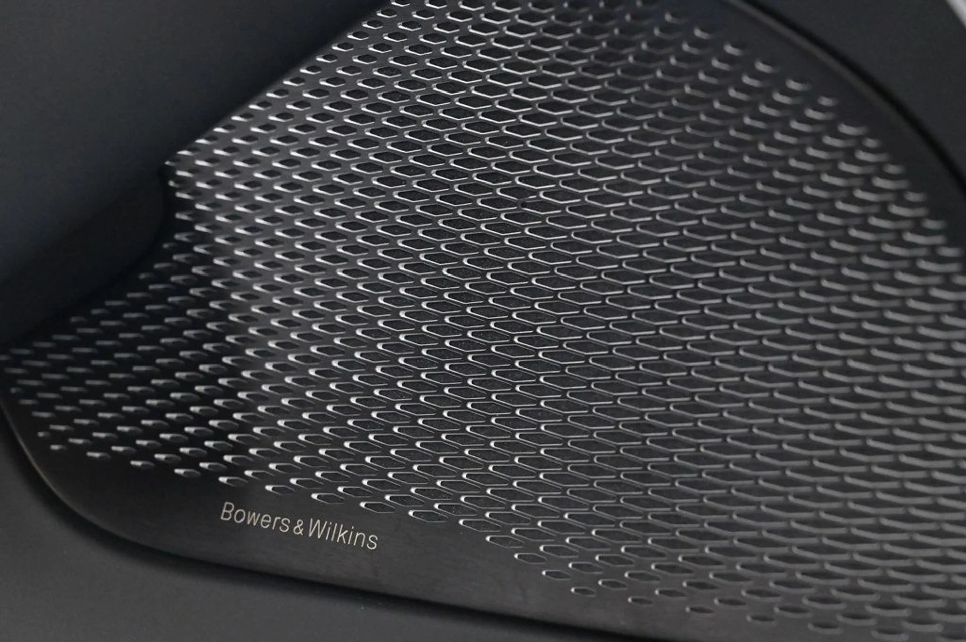 mph023_2690020225_new_2026_aston_martin_dbx_sawd_11350_23000820_23_1024_d00dc51b9e