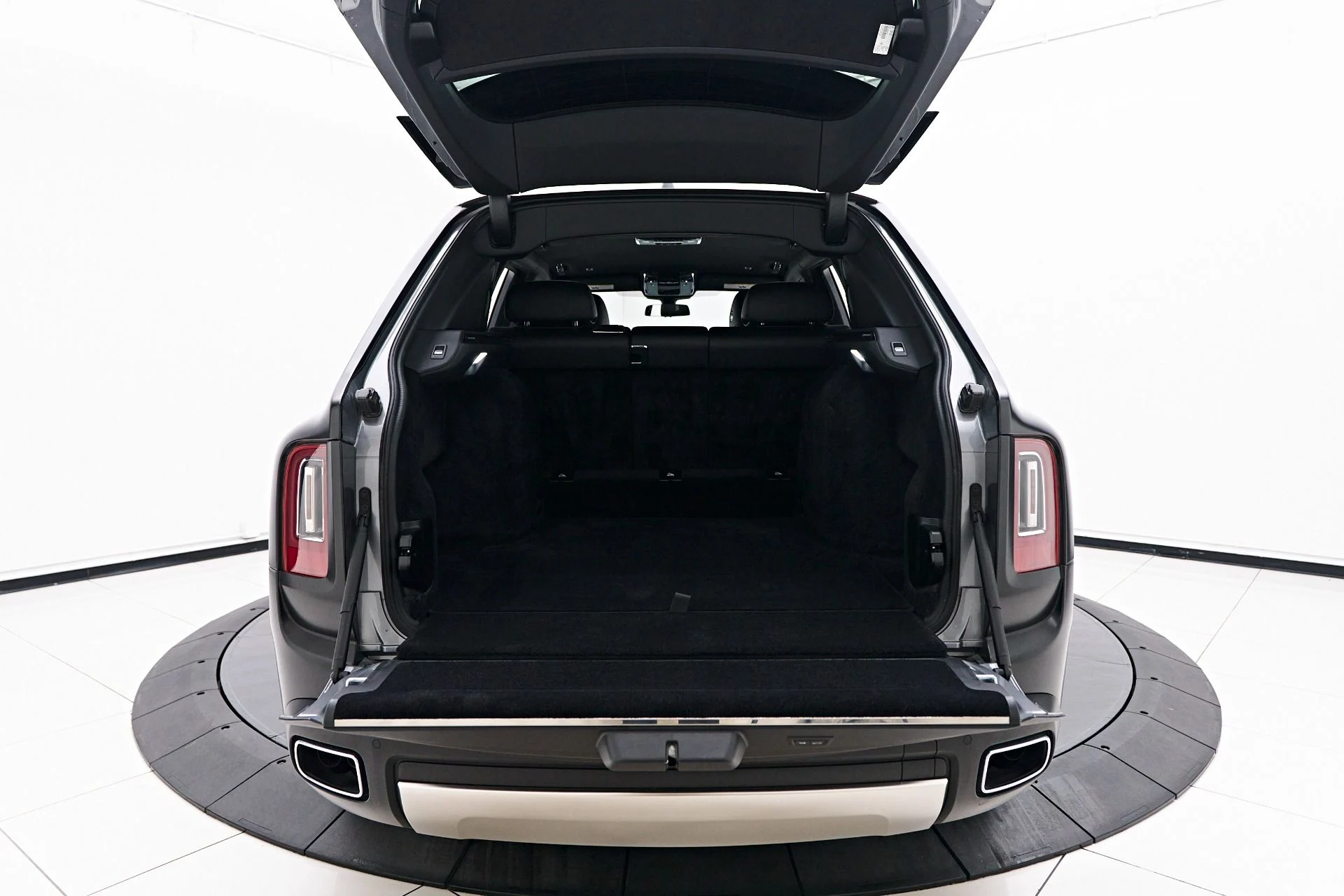 mph023_2698750301_Used_2023_Rolls_Royce_Cullinan_Base_1754606865_ed47f4daa3