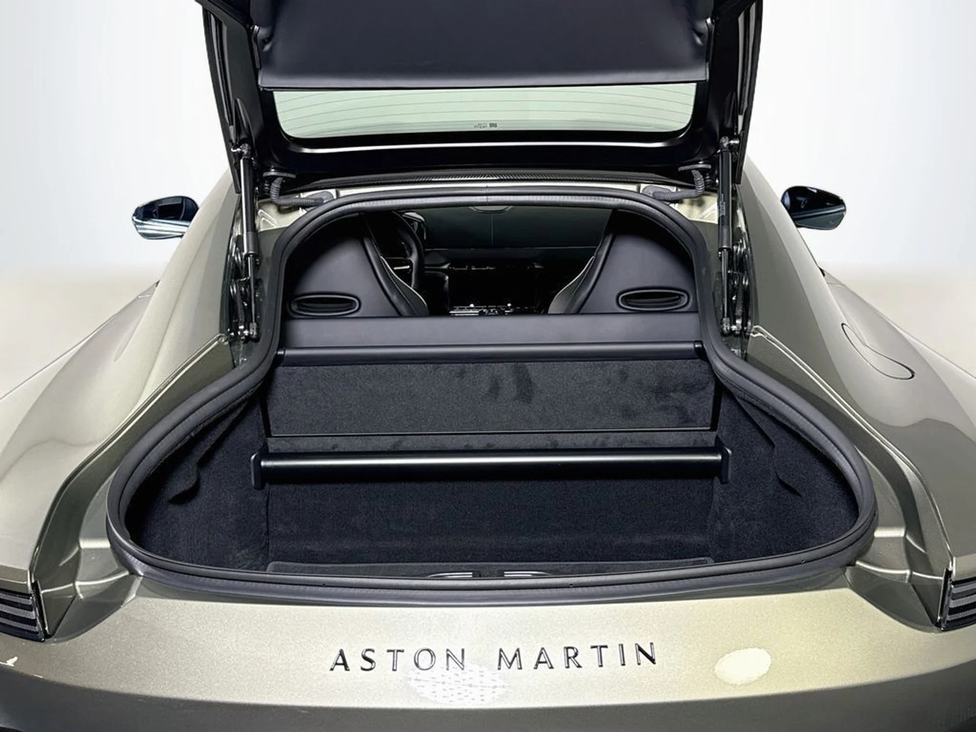 mph023_2699420062_new_2026_aston_martin_vantage_scoupe_11350_23067157_24_1024_6a5c4a223c