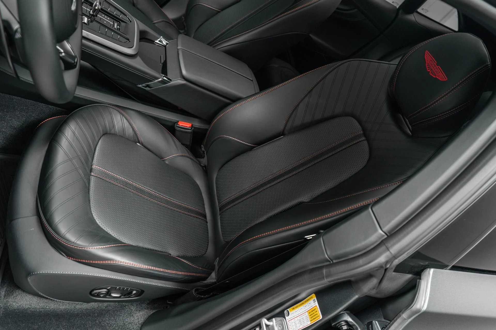 mph023_2710151735_Used_2025_Aston_Martin_DBX_707_23_Inch_Wheels_Factory_Matte_Paint_697_Horsepower_1774034848_39e05b8454