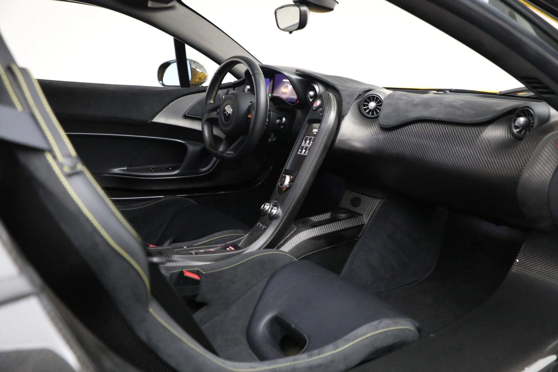 mph023_2710382923_Used_2015_Mc_Laren_P1_6278b8f43c