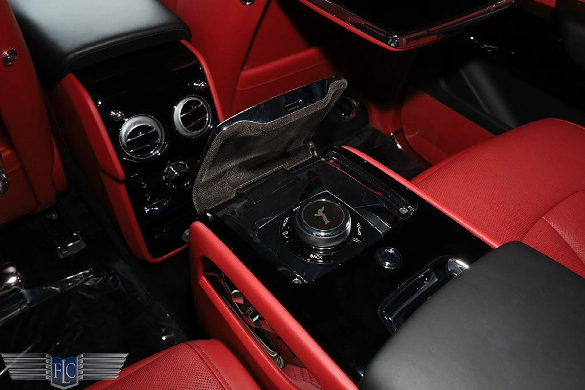 mph023_2754762656_used_2019_rolls_royce_cullinan_sportutility_6305_22963693_24_1024_e7f5b335f6