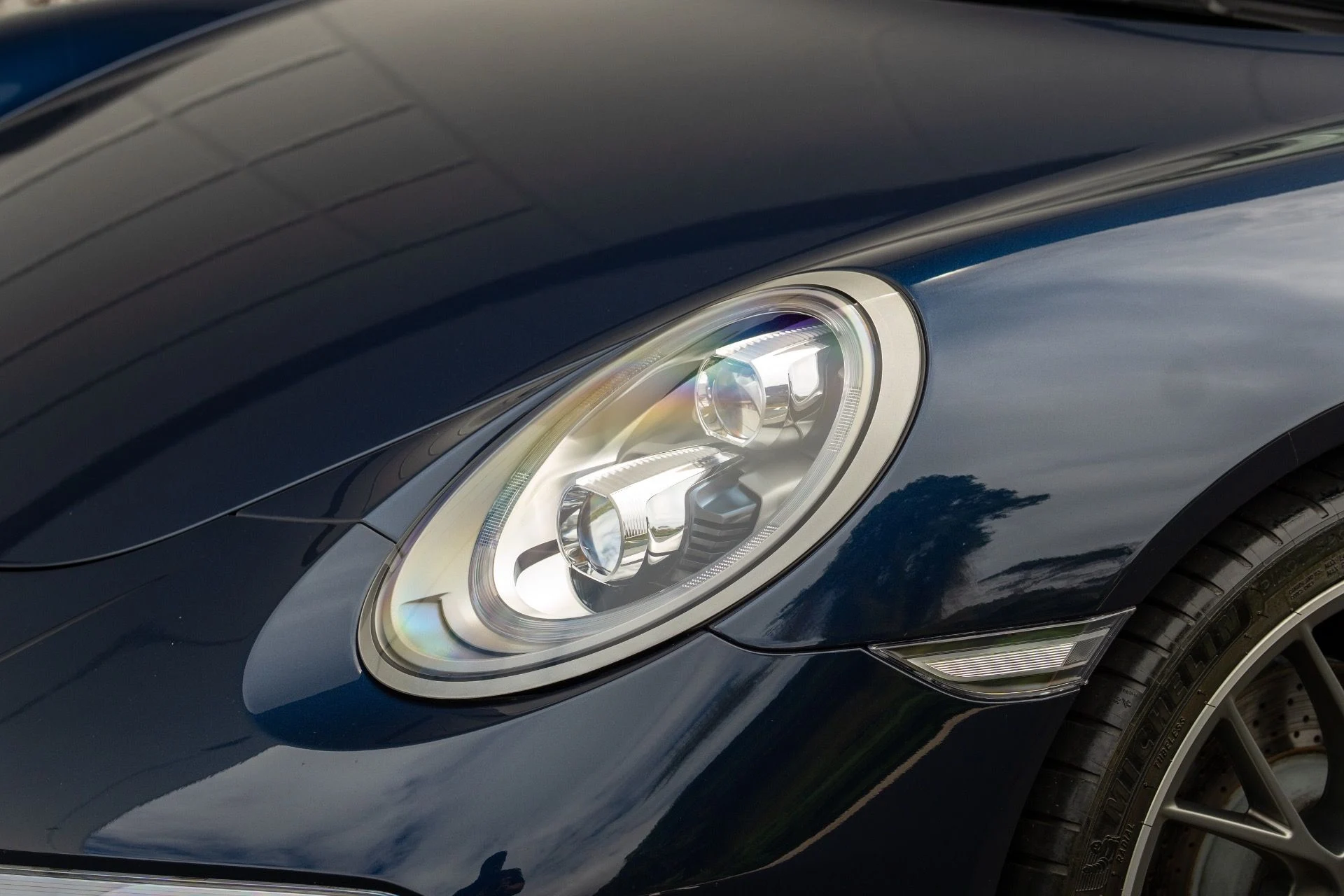 mph023_2760123945_Used_2019_Porsche_911_Carrera_1759430060_7449382326