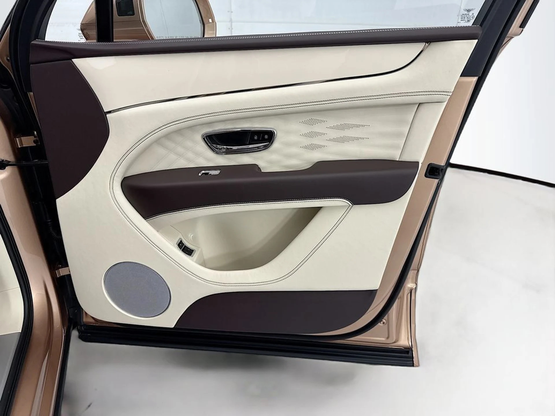 mph023_2766470136_new_2026_bentley_bentayga_8119_23010475_24_1024_372cbcc003