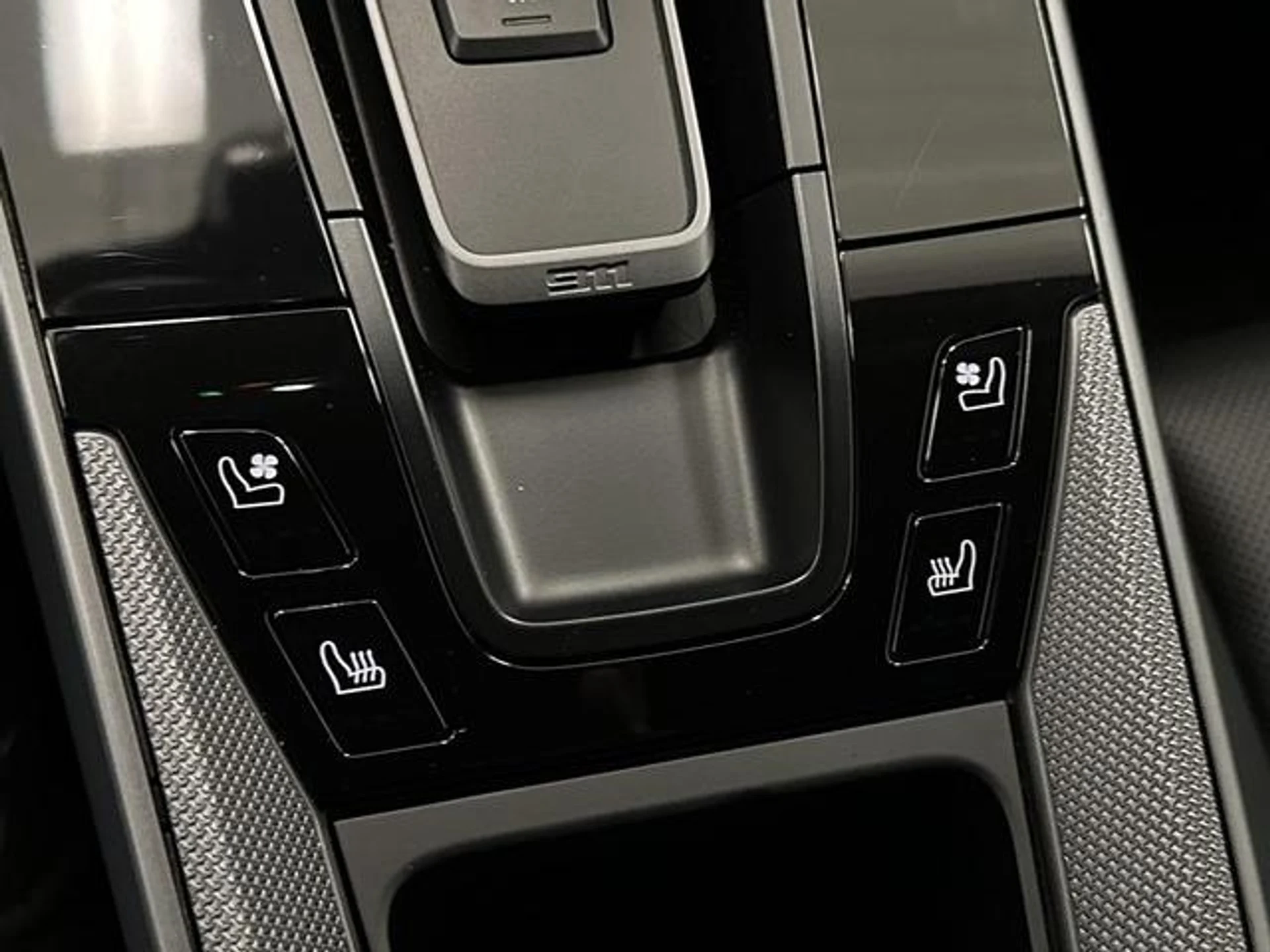 mph023_2770462621_AA_64d4g_V_Bs_Z_Qm_Zfb_F_Ld9_Ue7z0_EA_9e8af7b59d