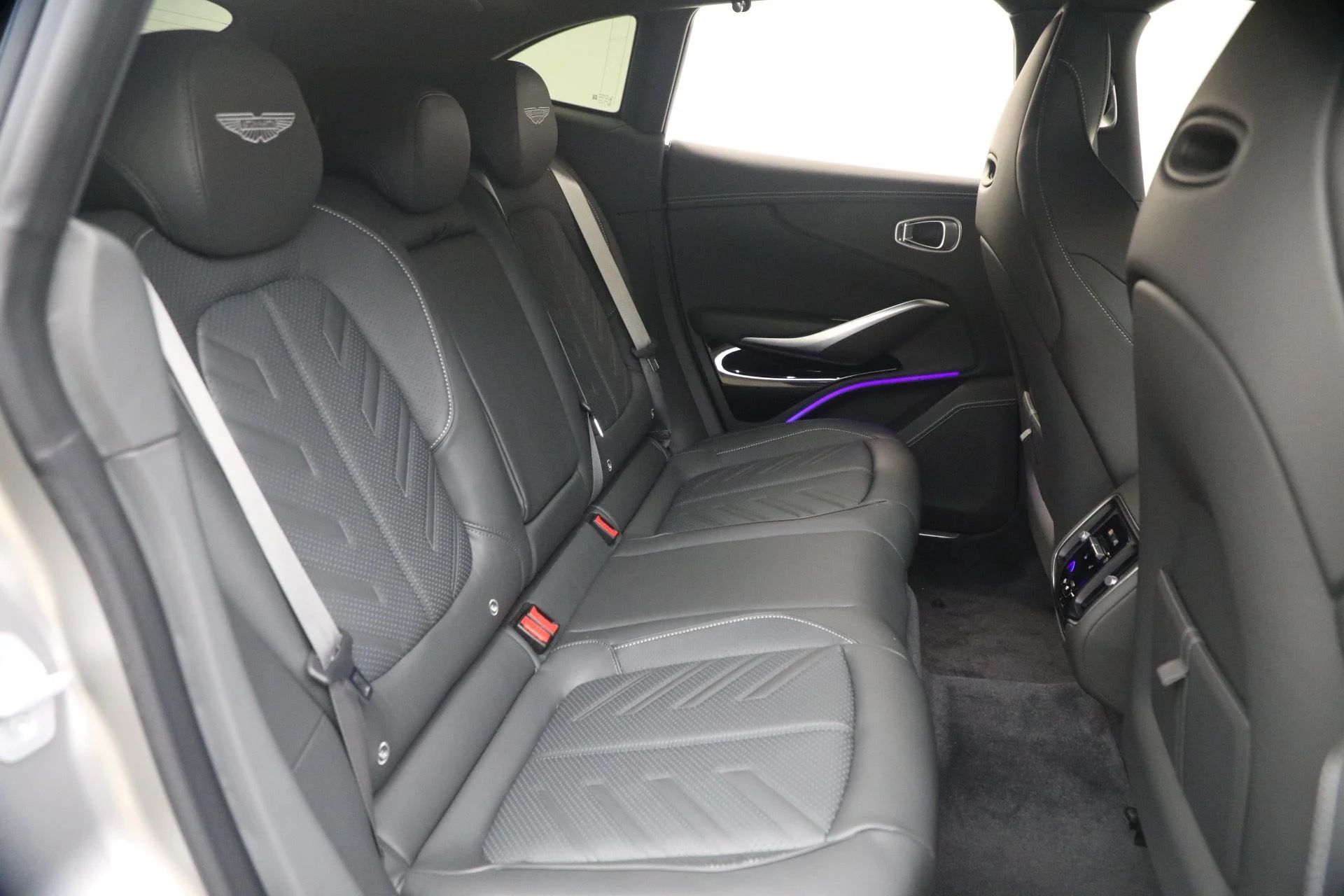 mph023_2770846563_New_2026_Aston_Martin_DBX_S_1779192490_0454024978
