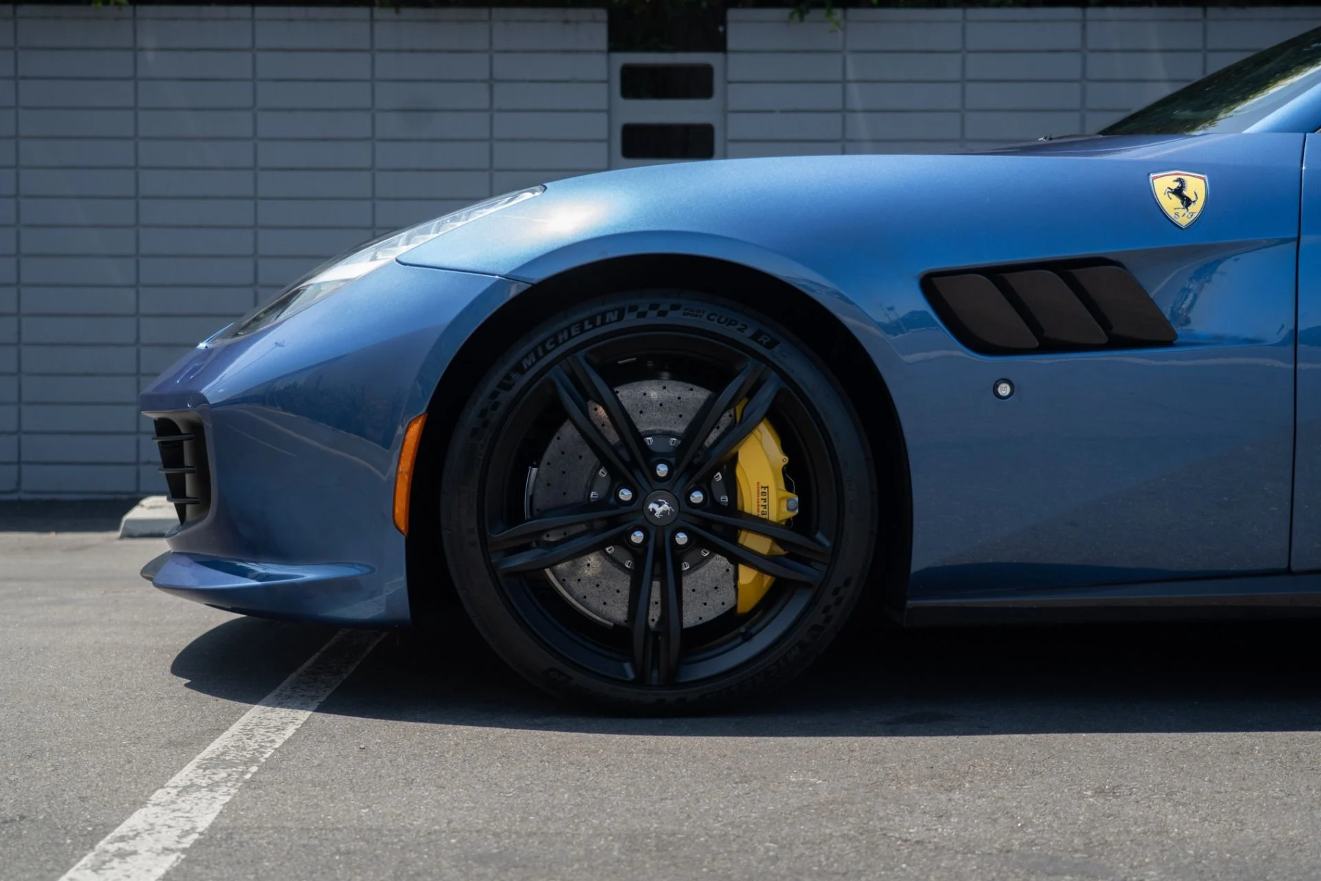 mph023_2777763101_Used_2017_Ferrari_GTC_4_Lusso_1755302053_9b1c96a045