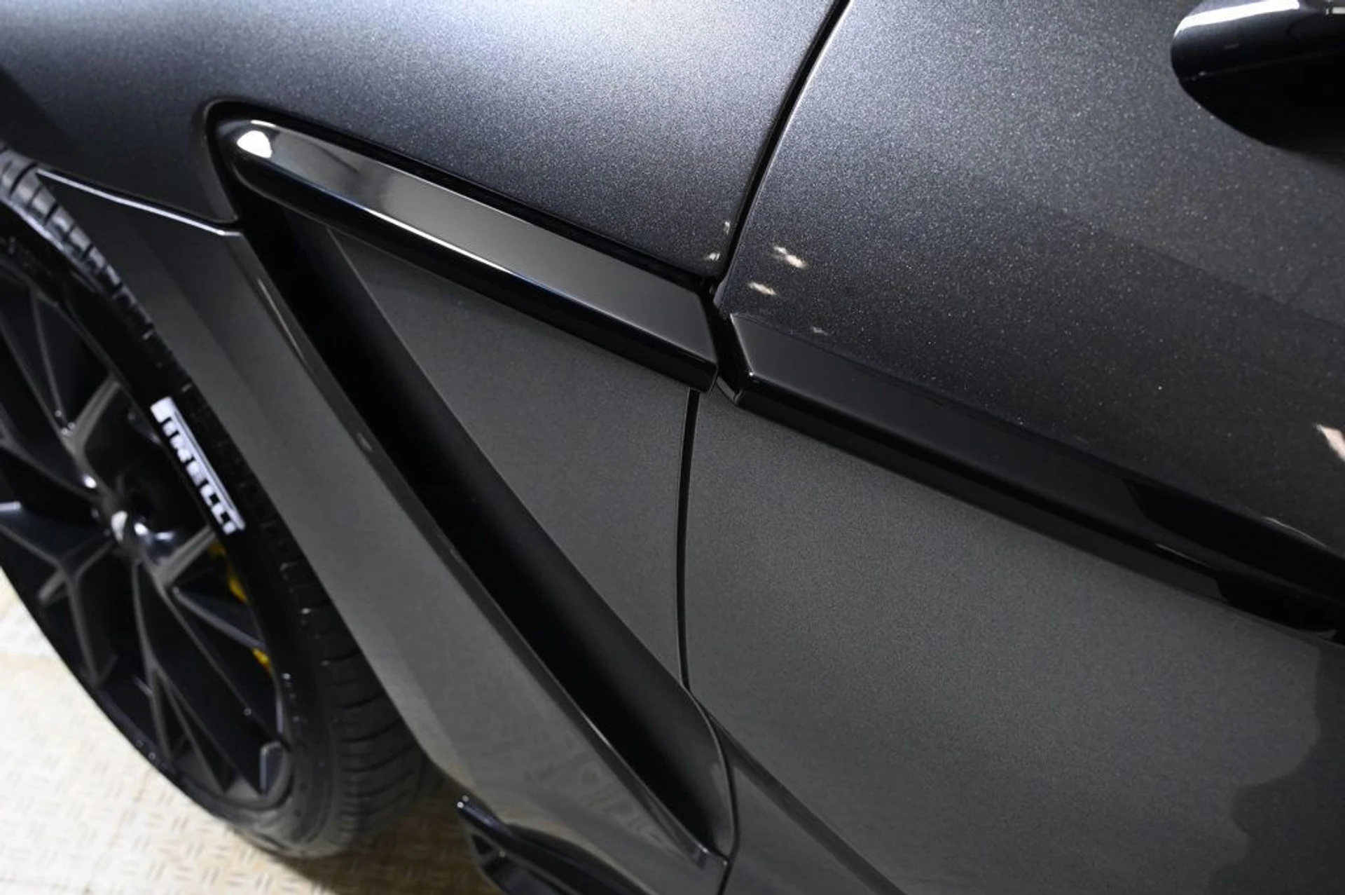 mph023_278145659_new_2026_aston_martin_dbx_707awd_11350_22992947_23_1024_c0c7c47fc6