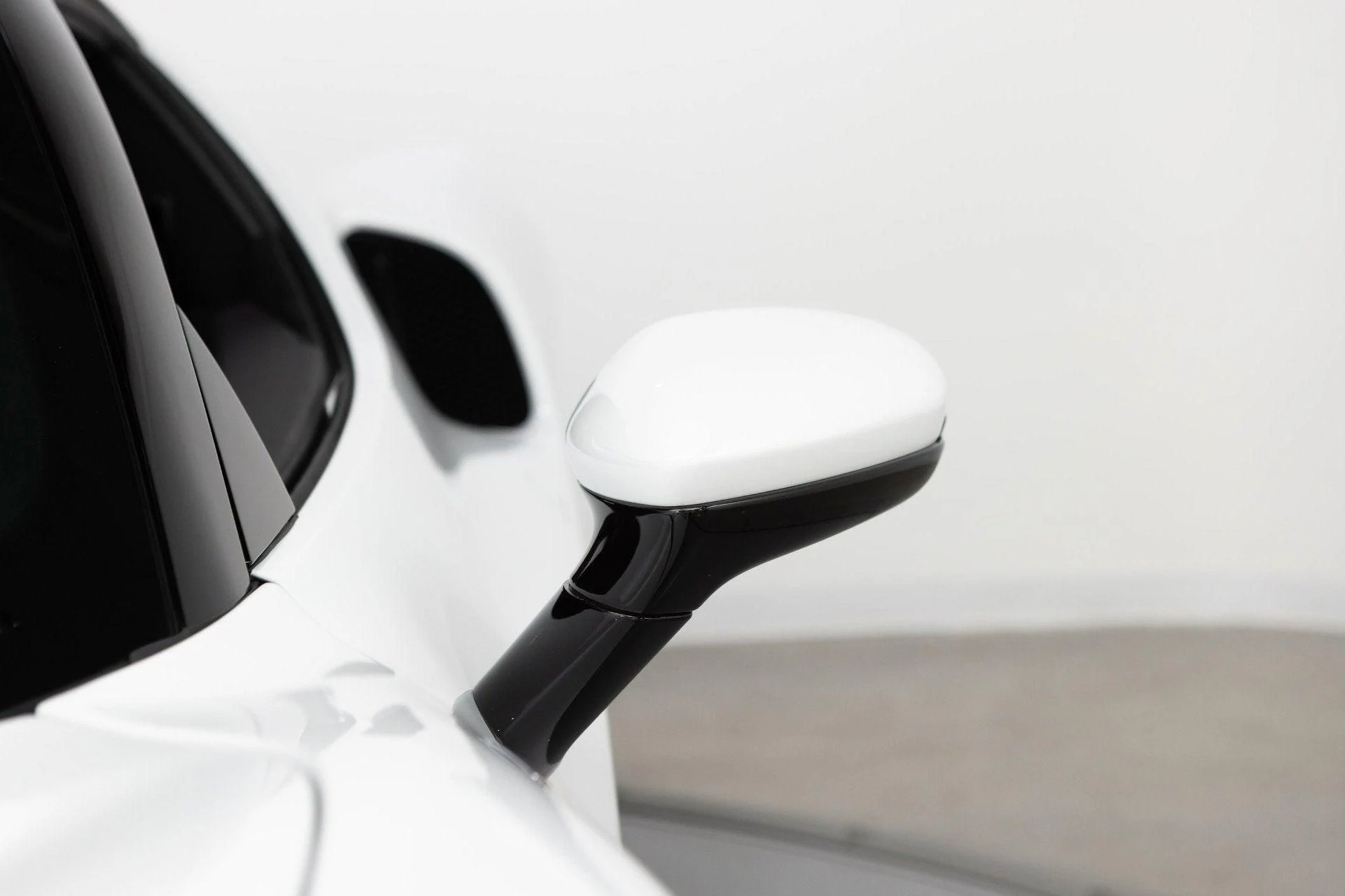 mph023_2789318497_Used_2024_Ferrari_296_GTB_1777368282_58fdc9b993