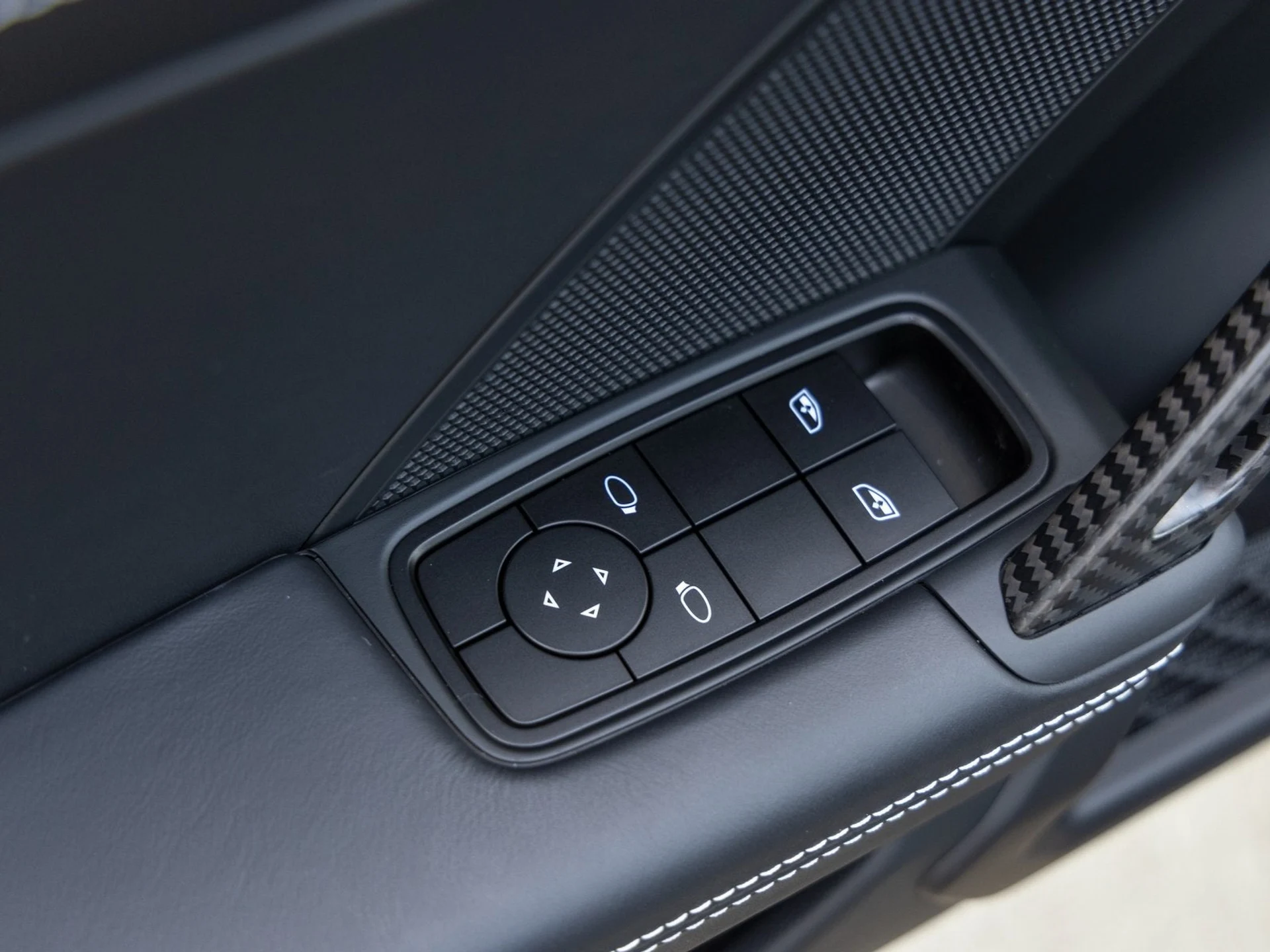 mph023_2791439036_24_b91a096412