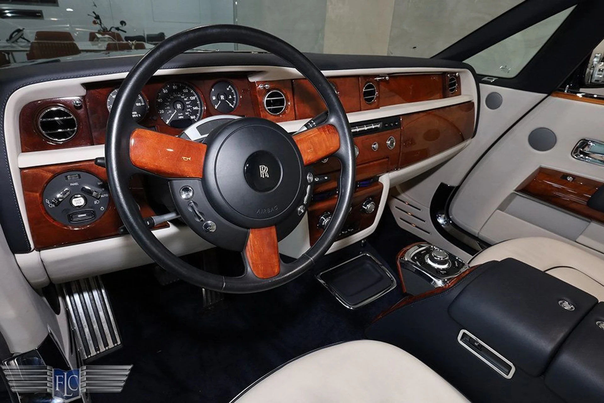 mph023_2792970693_used_2013_rolls_royce_phantom_coupe_2drdrophead_9689_22930572_24_1024_ed57757494