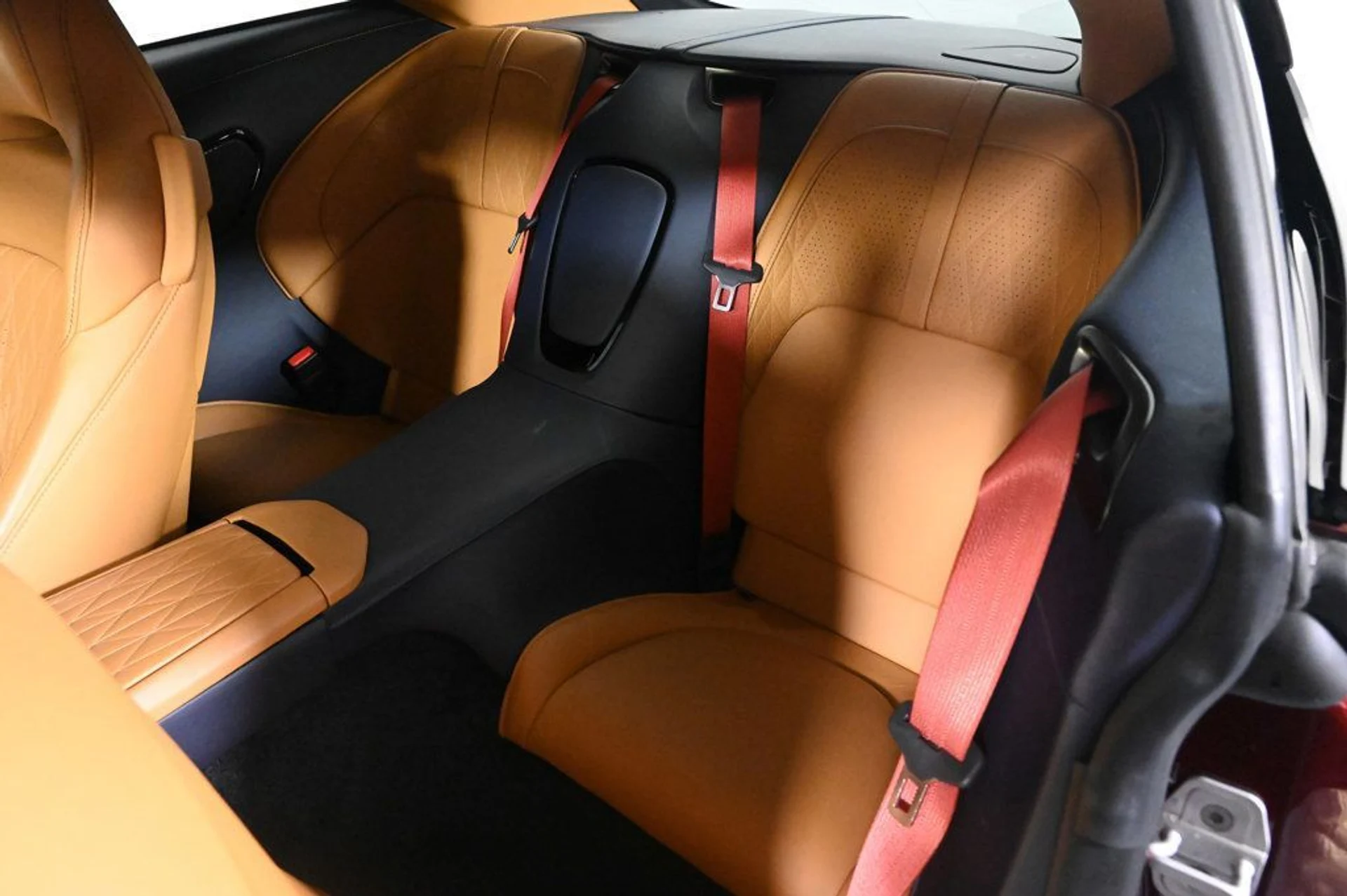 mph023_2795064184_used_2024_aston_martin_db12_coupe_11350_23000409_23_1024_c68acb8feb