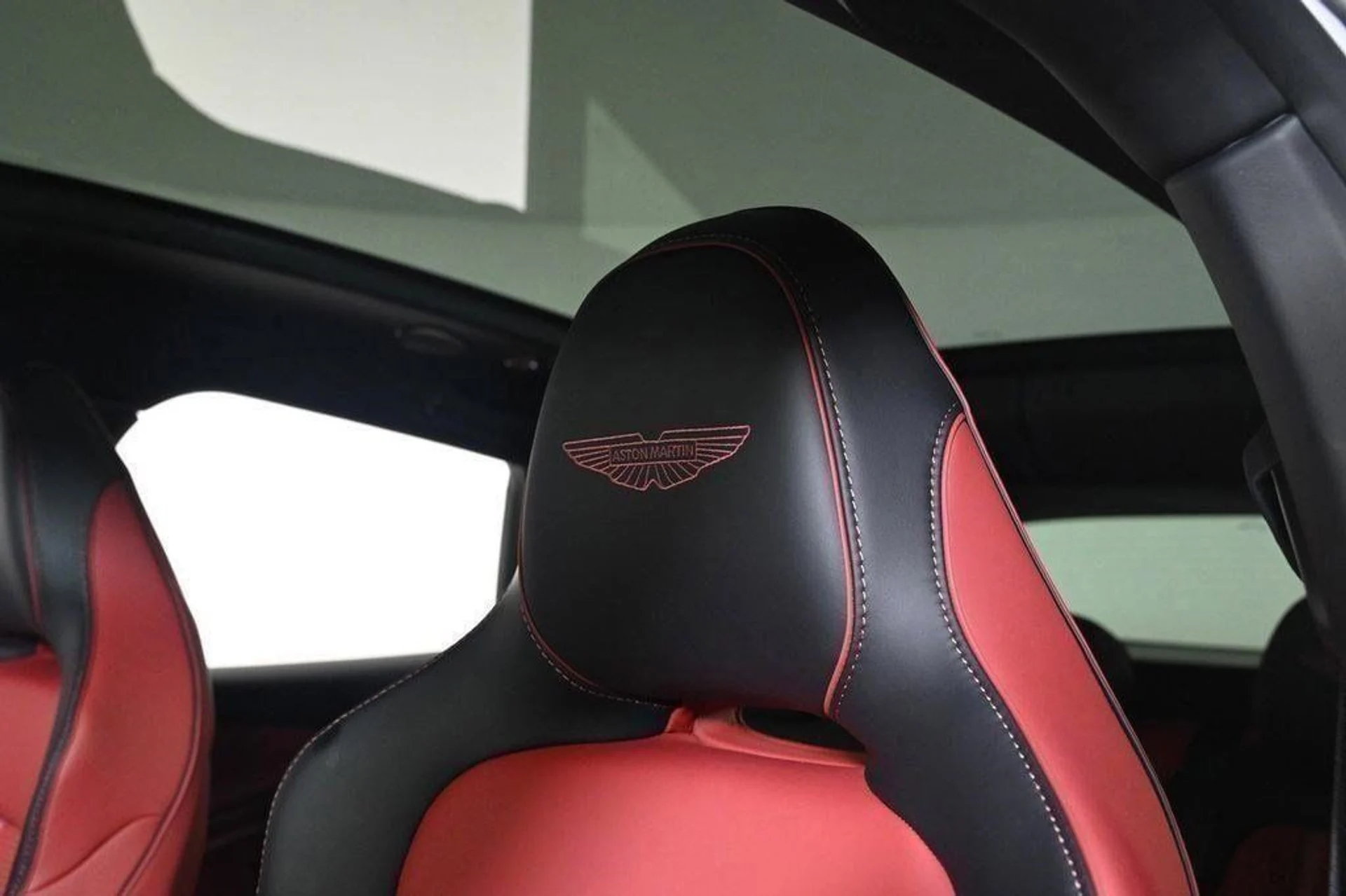 mph023_2796466818_new_2025_aston_martin_dbx_707awd_11350_22854625_23_1024_44a7ce0310