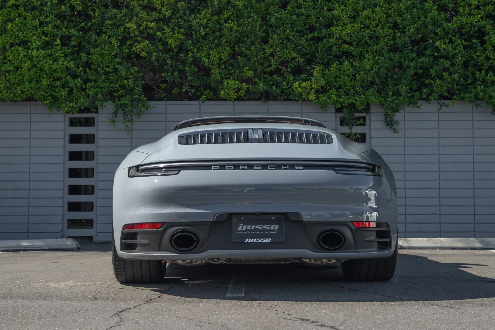 mph023_2802824352_Used_2024_Porsche_911_Carrera_1761087383_08da87d2ae