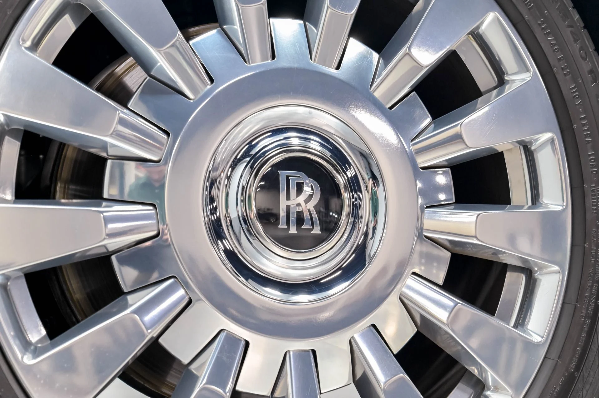mph023_2803770629_Used_2022_Rolls_Royce_Phantom_1778542434_b8b1842c03