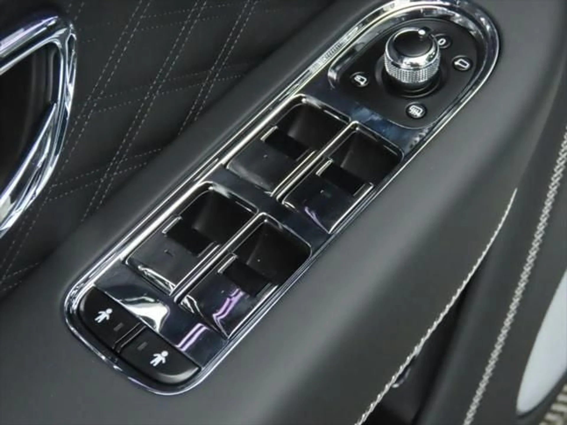 mph023_2809647723_new_2025_bentley_bentayga_8119_22803697_24_640_2fa43d6751