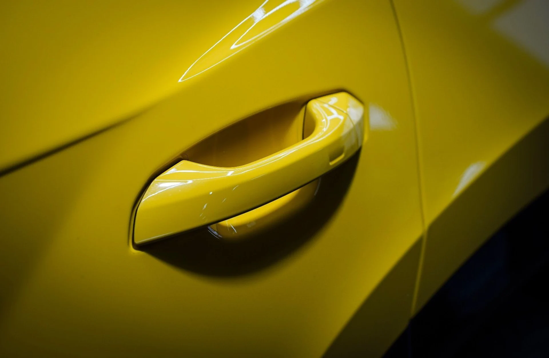 mph023_2820823701_37414663_06742_2020_lamborghini_urus_007_372fa06fff