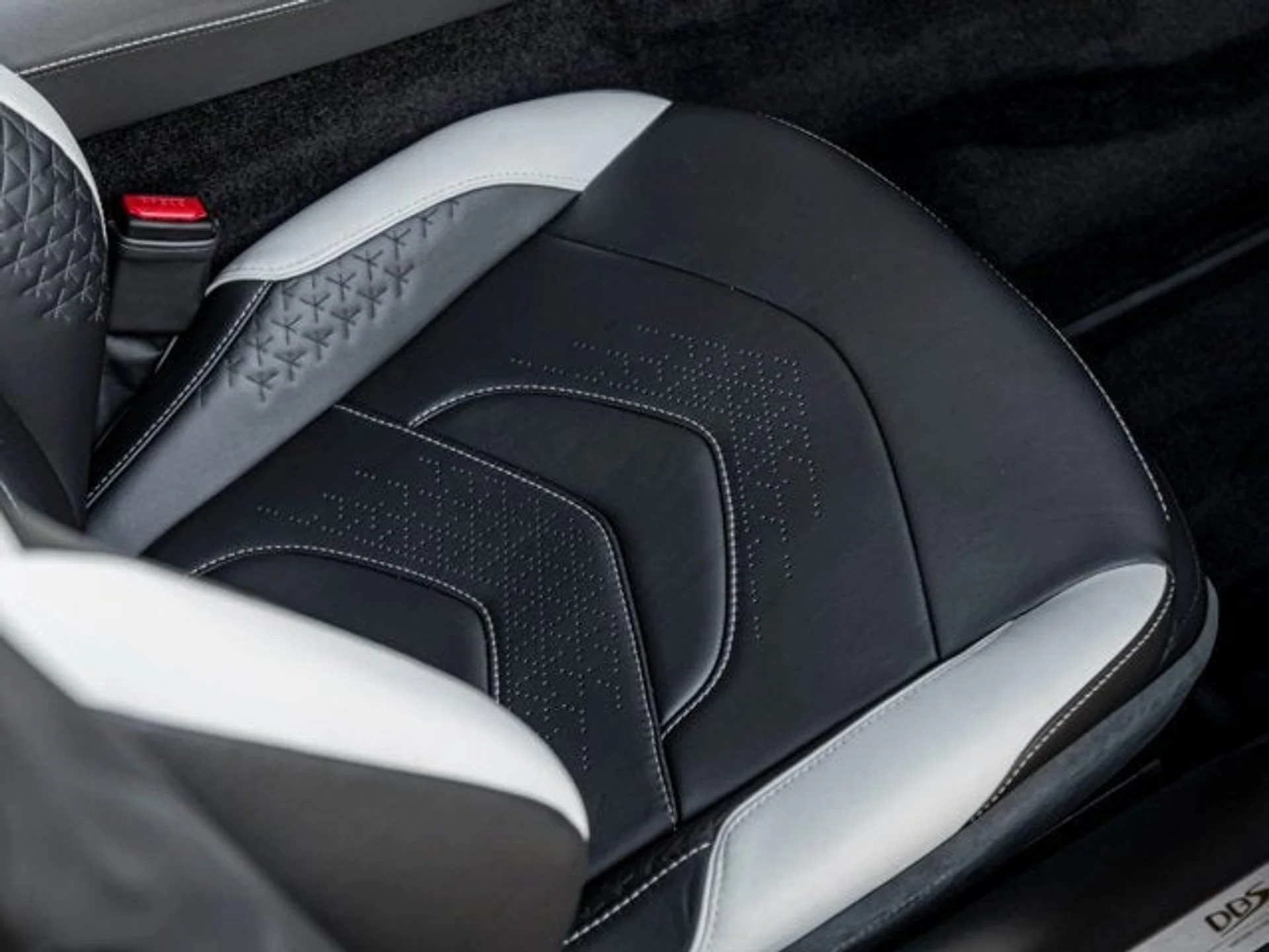 mph023_2832698954_24_dae3d09607