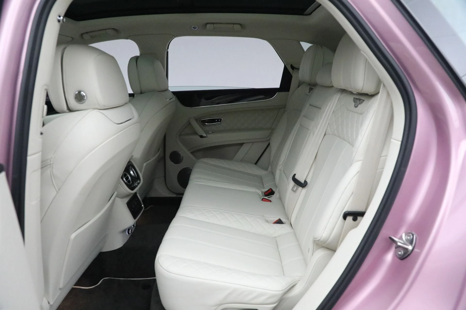 mph023_2841429927_Used_2019_Bentley_Bentayga_V8_1721831801_43e5bff87c