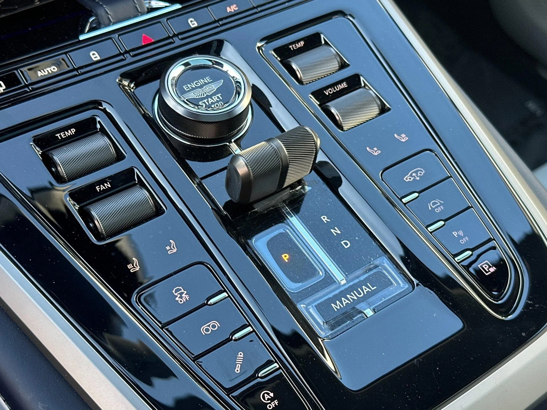 mph023_2842592491_New_2025_Aston_Martin_DBX_707_1761314764_ea552b07f9