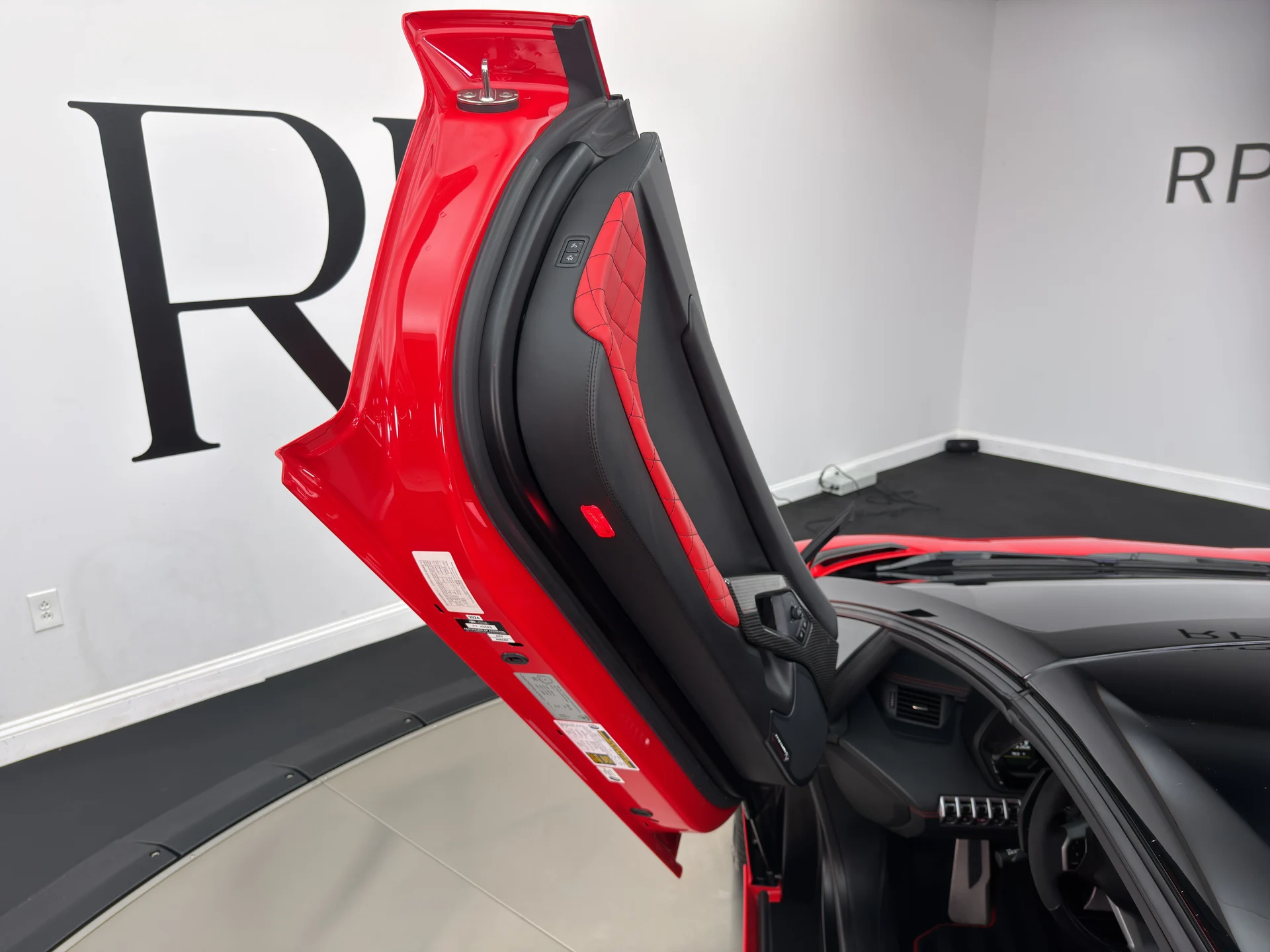 mph023_2842739364_RPF_3795_interior_001_3cf3e0cea7