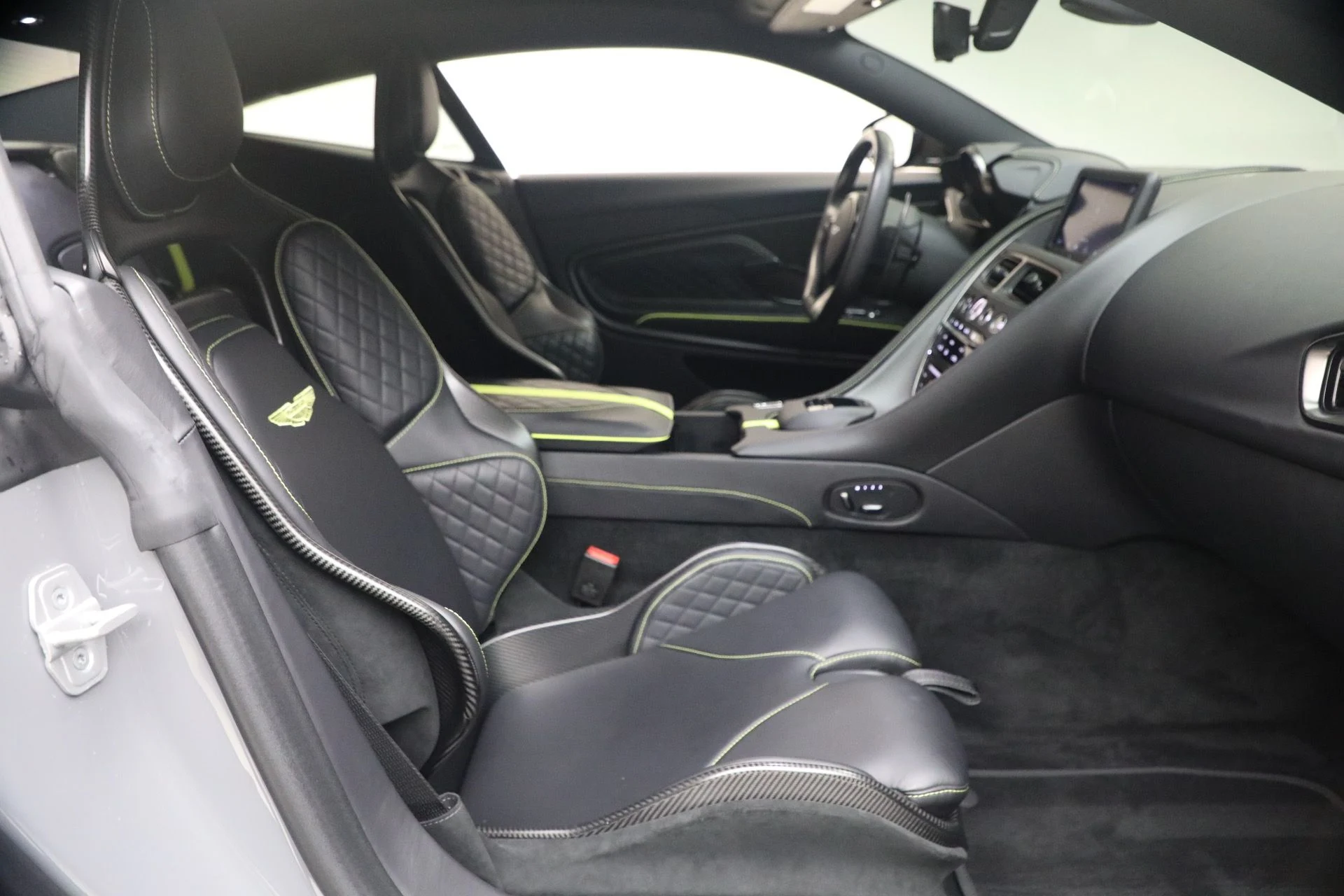 mph023_2843609693_Used_2023_Aston_Martin_DBS_770_Ultimate_1786363409_01a97bfd7b