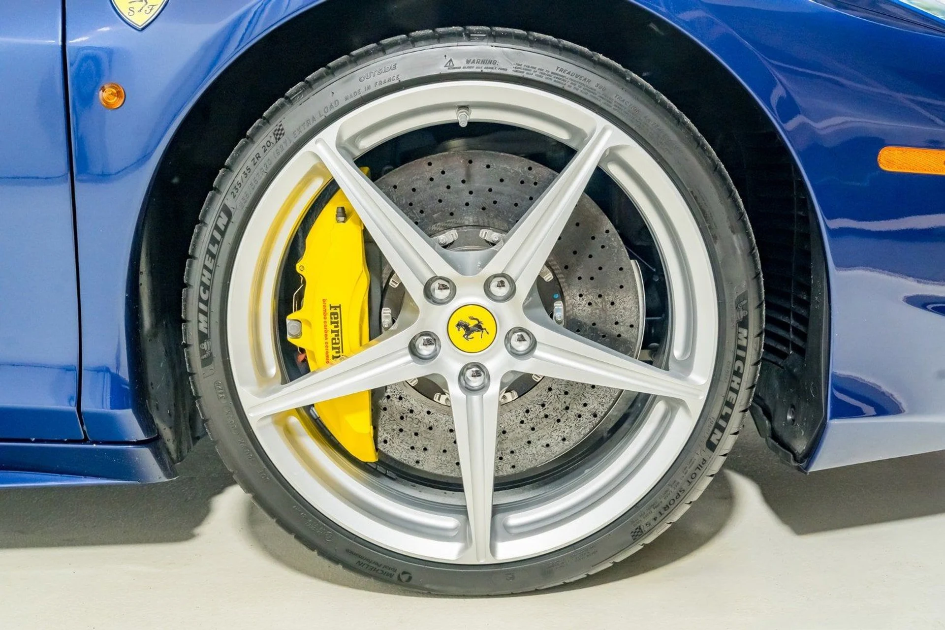 mph023_2845511242_b2f5802def194080a04b96c3c089df81_d277af898e