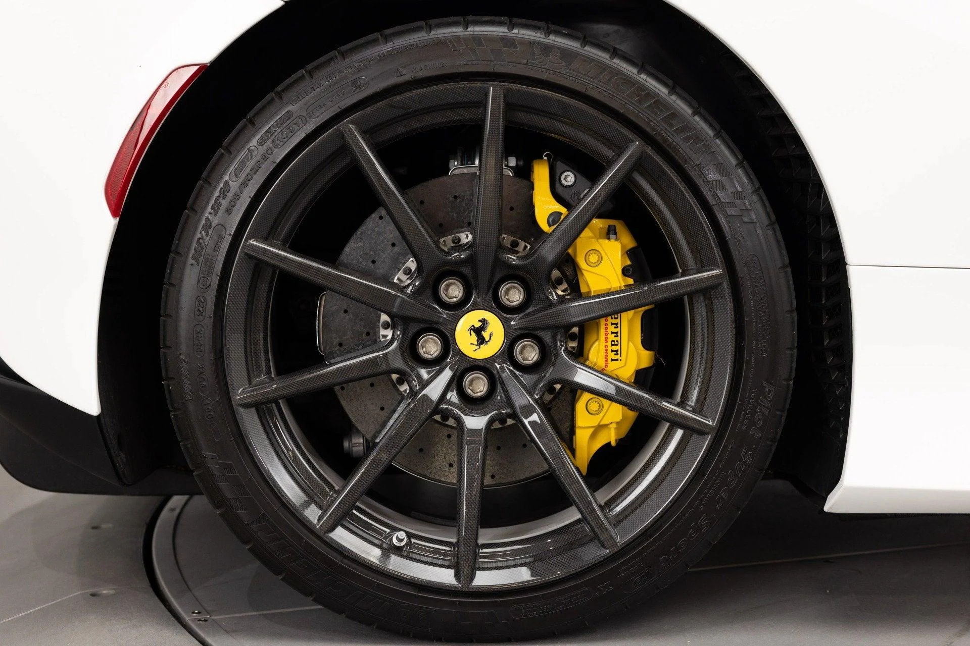 mph023_2856857972_Used_2022_Ferrari_F8_Spider_1789652691_7ff804d83d