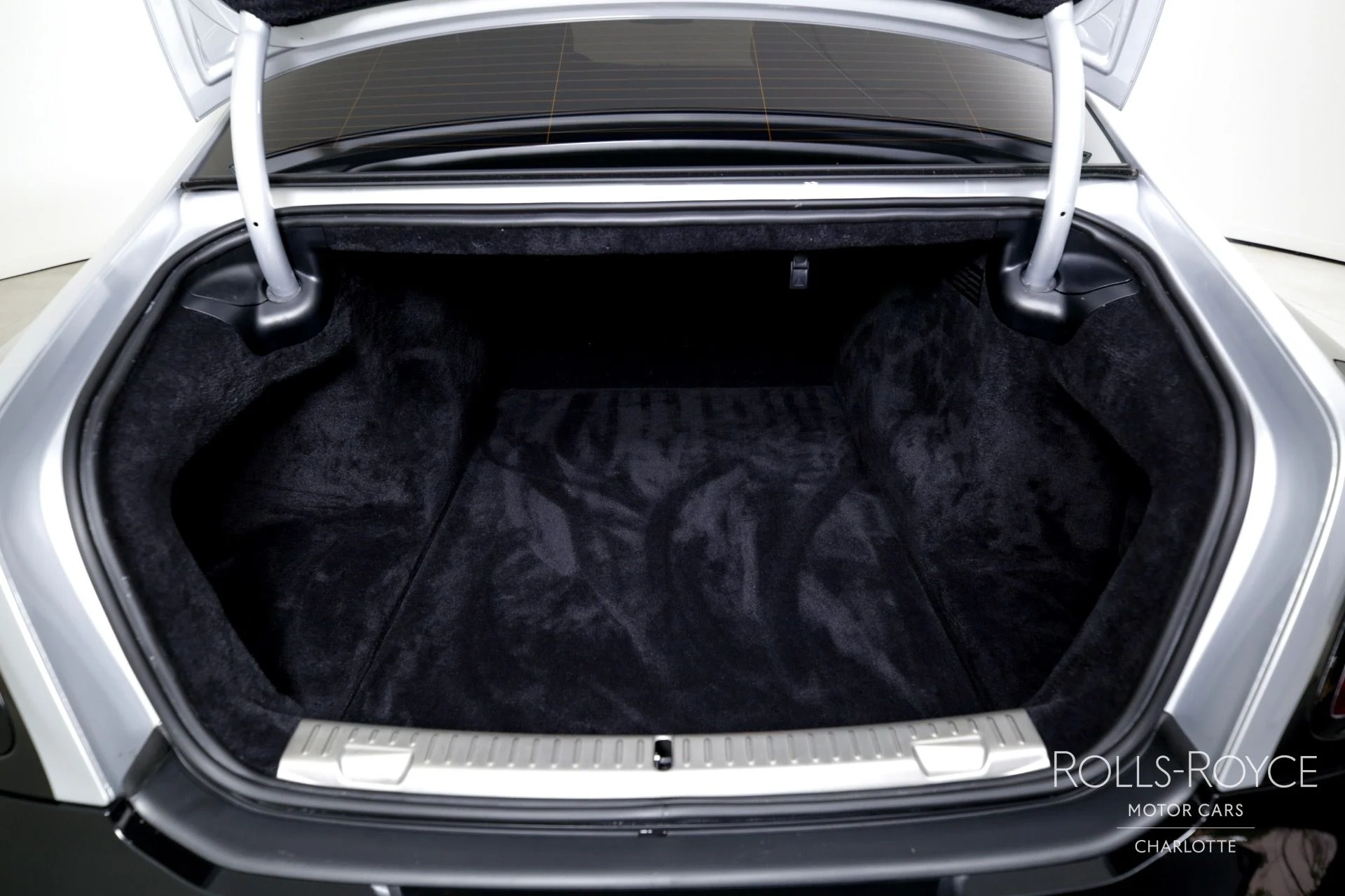 mph023_2860730876_Used_2022_Rolls_Royce_Black_Badge_Ghost_1713469373_e89413fee0