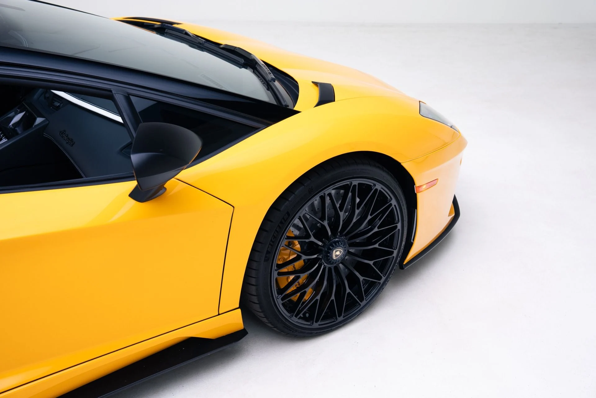 mph023_2861959461_Used_2018_Lamborghini_Aventador_Roadster_LP_740_4_S_1767990844_f9f4d1b9c6